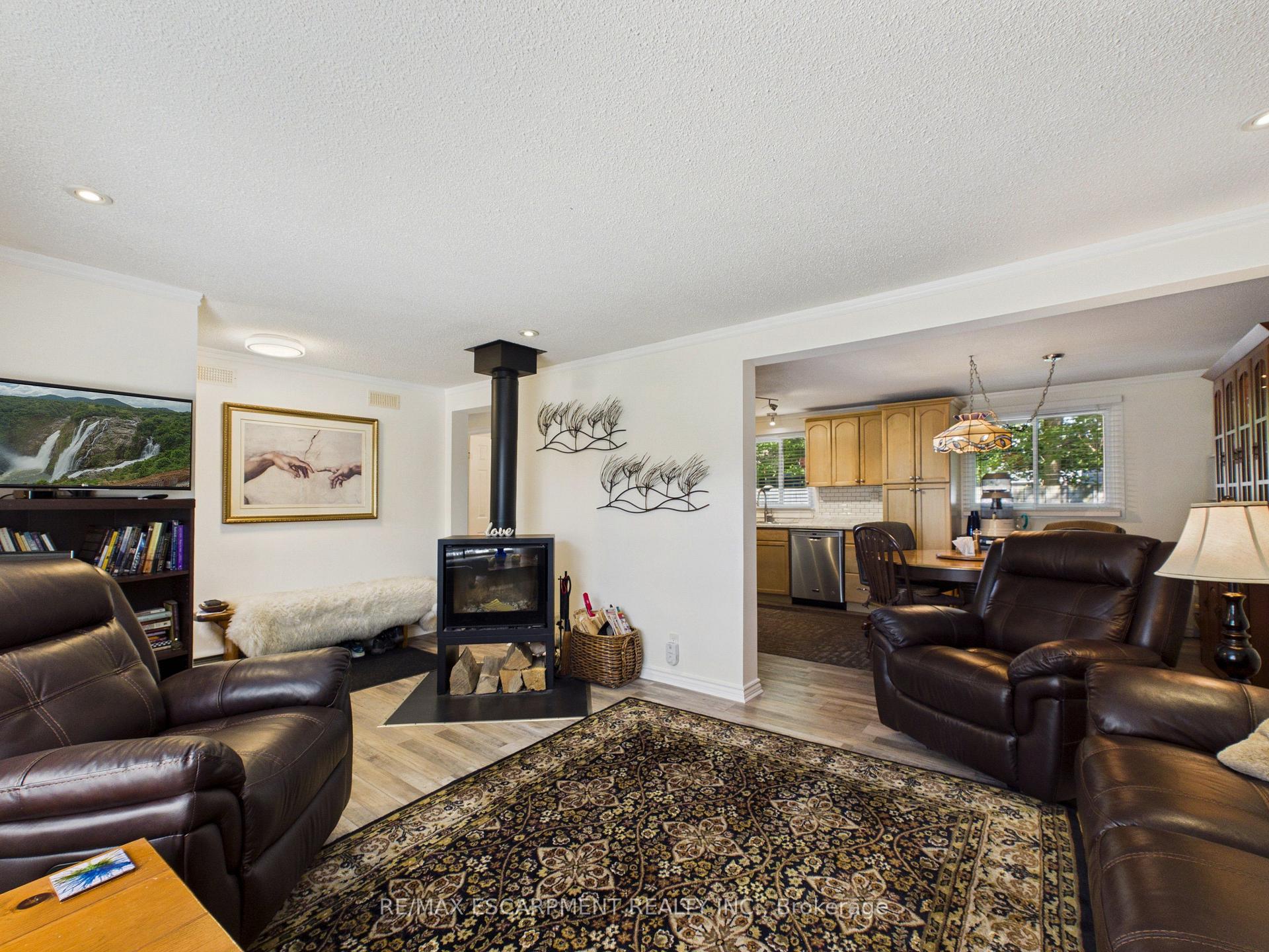 Photo 9 of 25 Wellington Street, Bracebridge — HOMEH