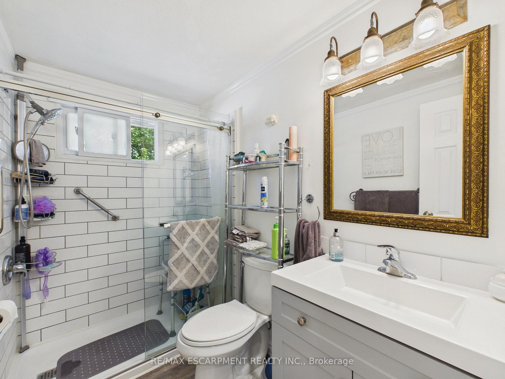 Photo 16 of 25 Wellington Street, Bracebridge — HOMEH