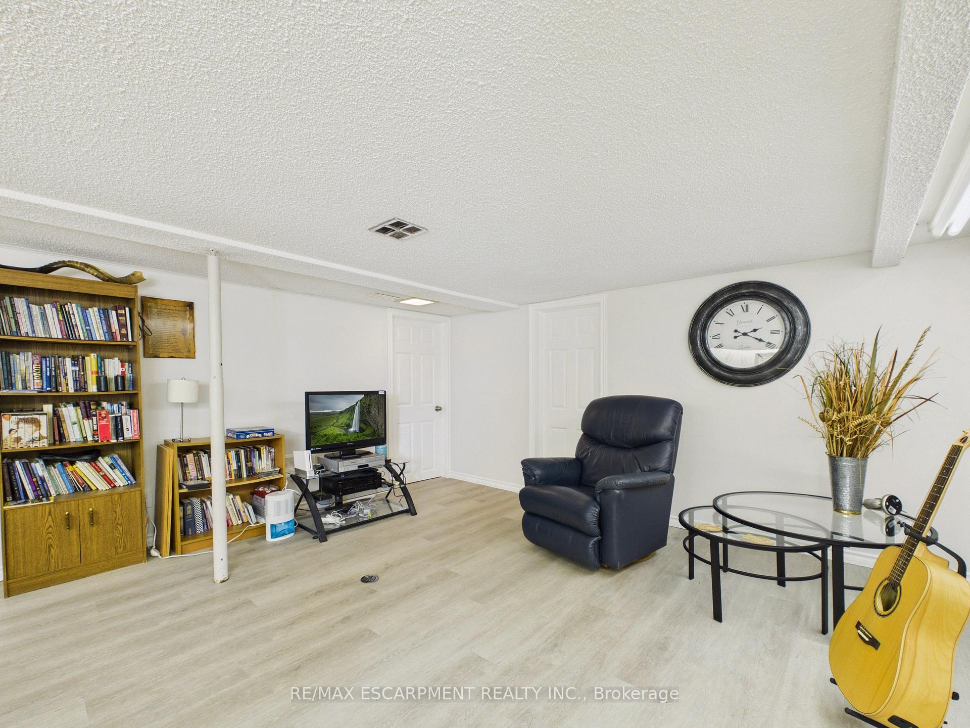 Photo 18 of 25 Wellington Street, Bracebridge — HOMEH