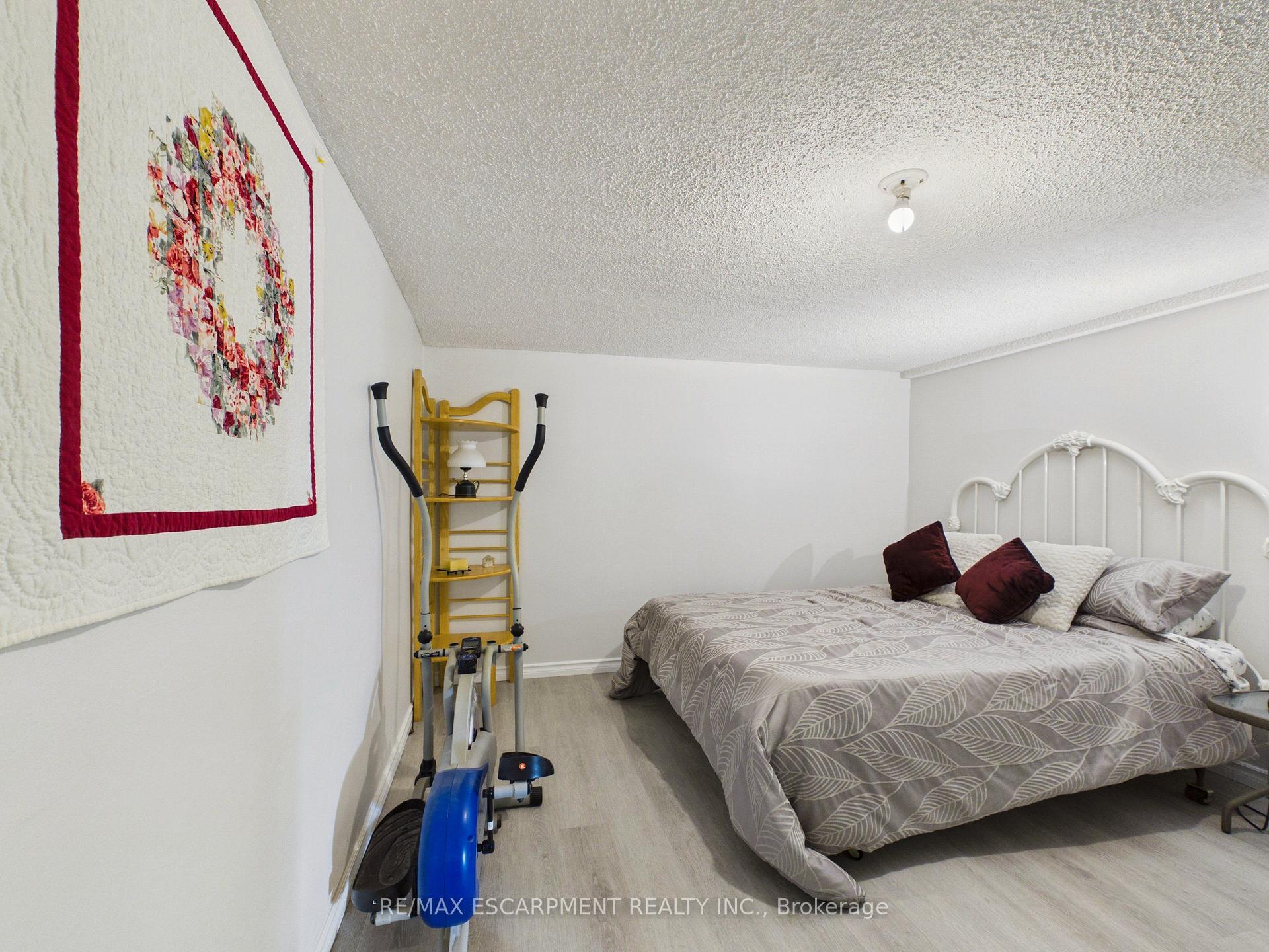 Photo 21 of 25 Wellington Street, Bracebridge — HOMEH