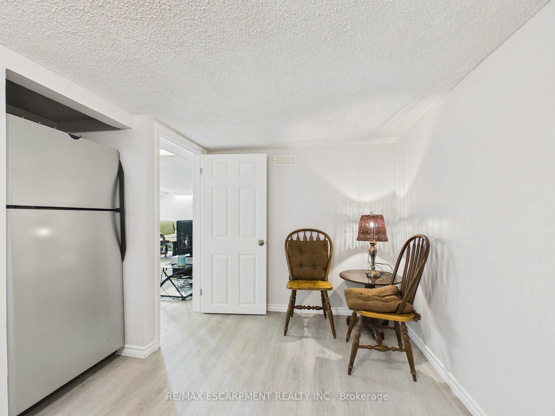 Photo 22 of 25 Wellington Street, Bracebridge — HOMEH
