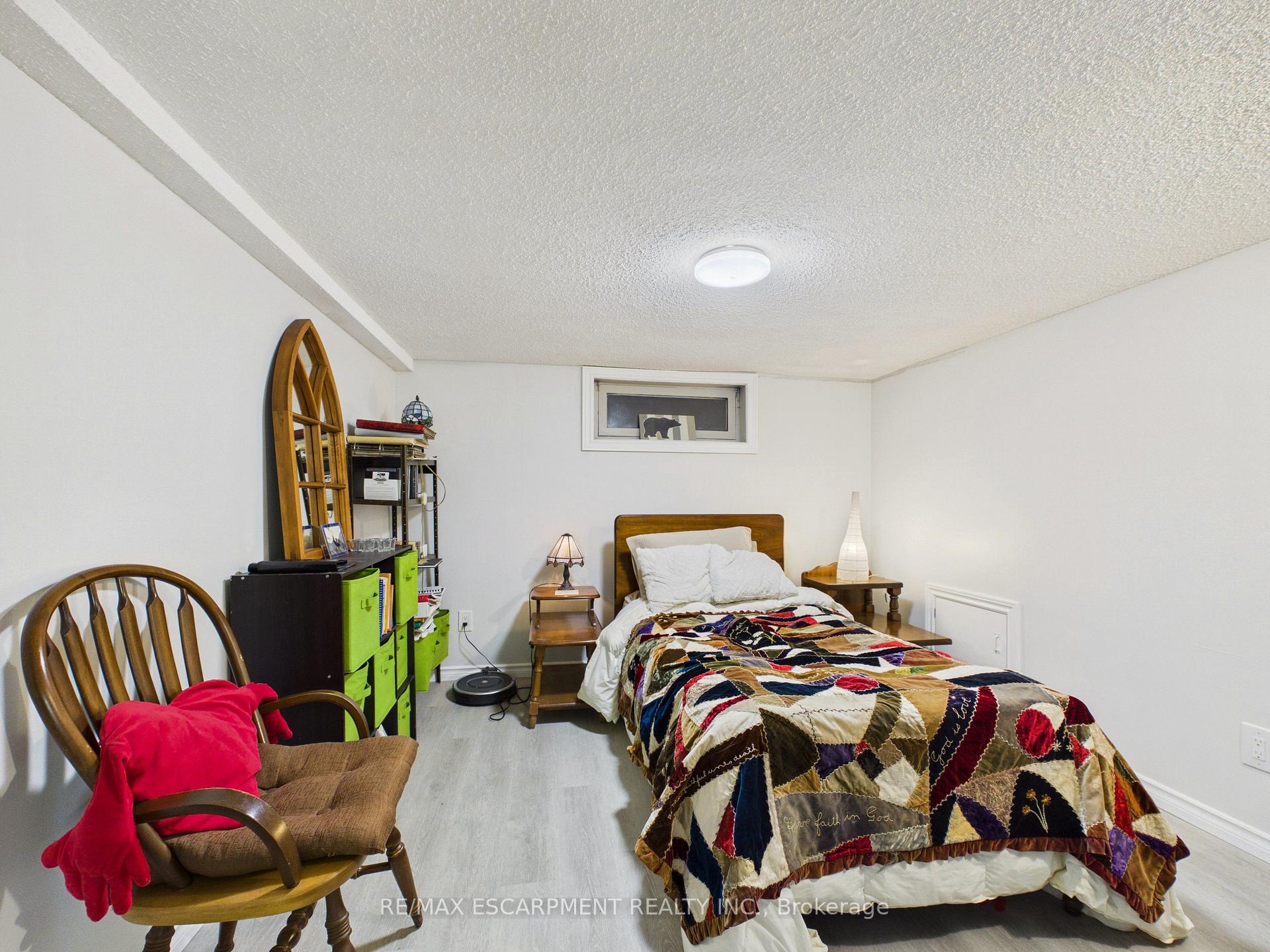 Photo 23 of 25 Wellington Street, Bracebridge — HOMEH