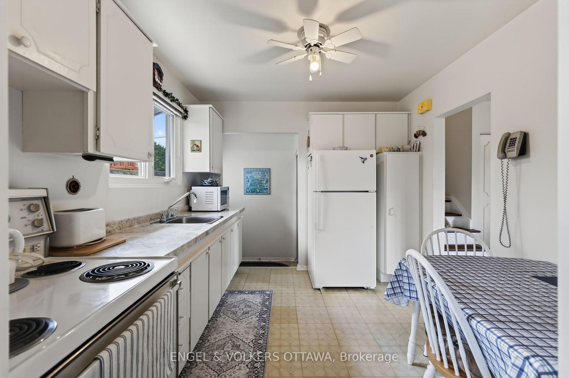 Photo 11 of 1994 Connecticut Avenue, Ottawa, Guildwood Estates - Urbandale Acres — HOMEH