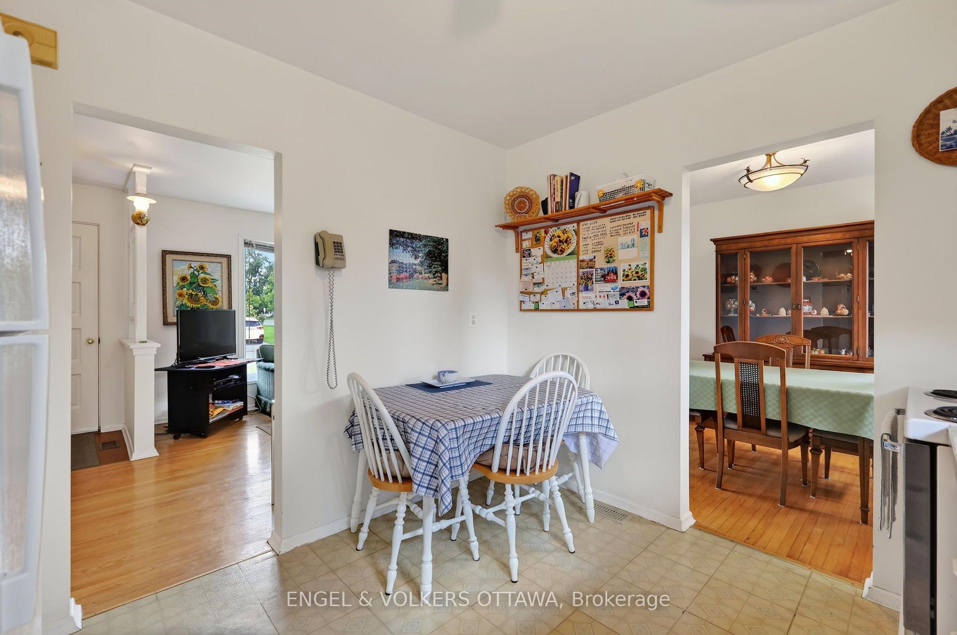 Photo 12 of 1994 Connecticut Avenue, Ottawa, Guildwood Estates - Urbandale Acres — HOMEH