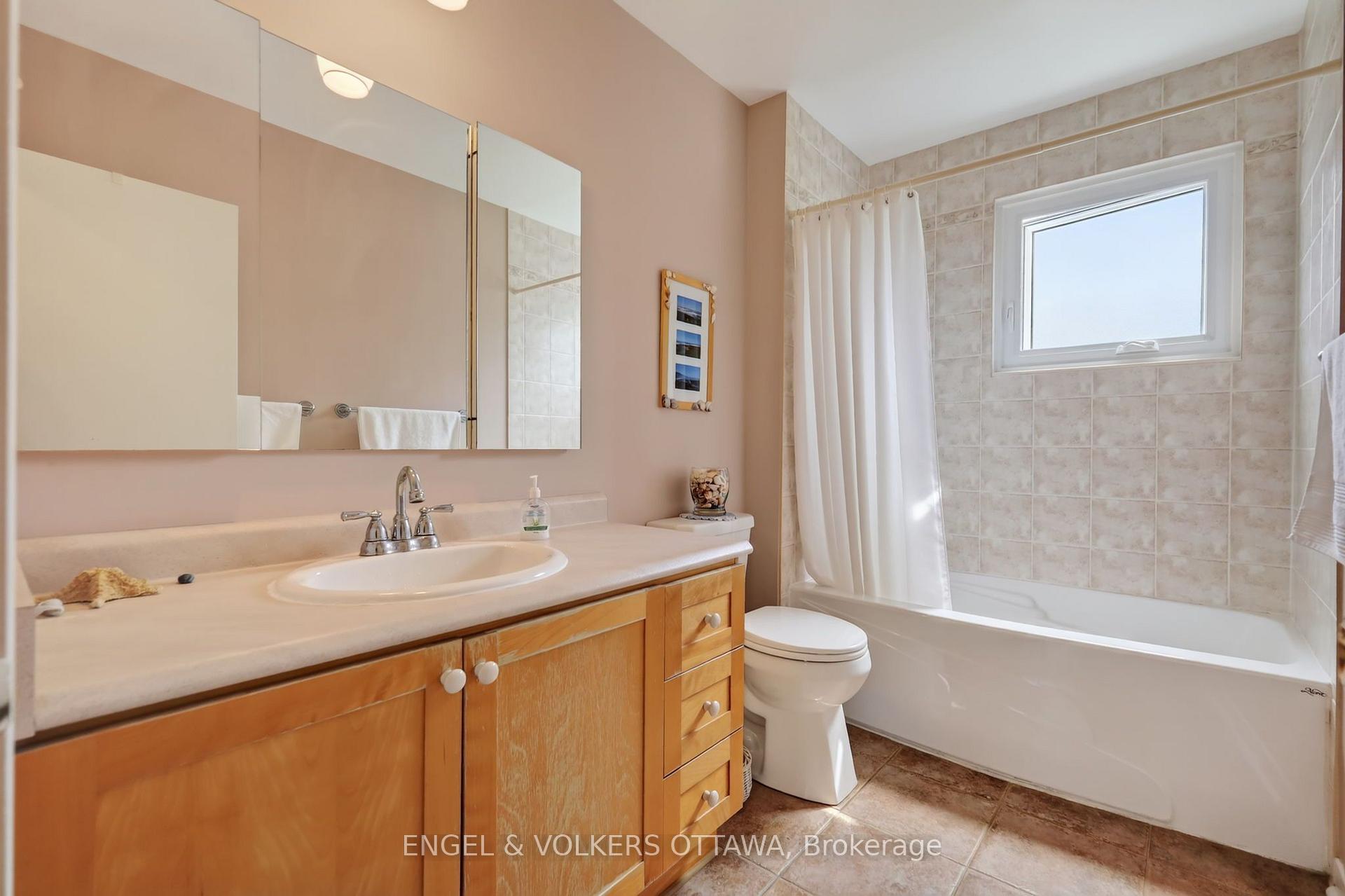Photo 18 of 1994 Connecticut Avenue, Ottawa, Guildwood Estates - Urbandale Acres — HOMEH