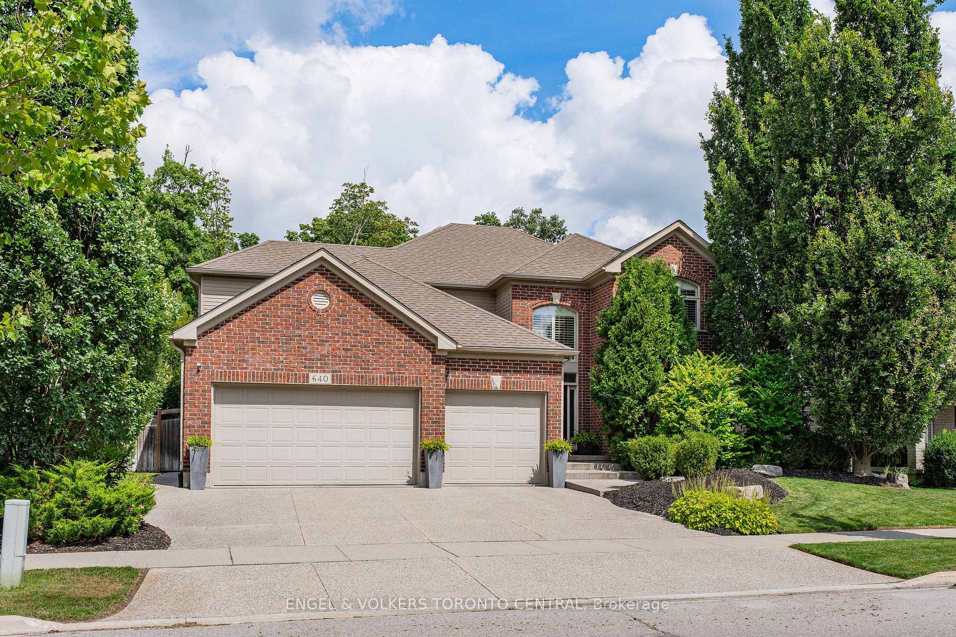 Photo 2 of 640 Chesapeake Drive, Waterloo, Eastbridge — HOMEH