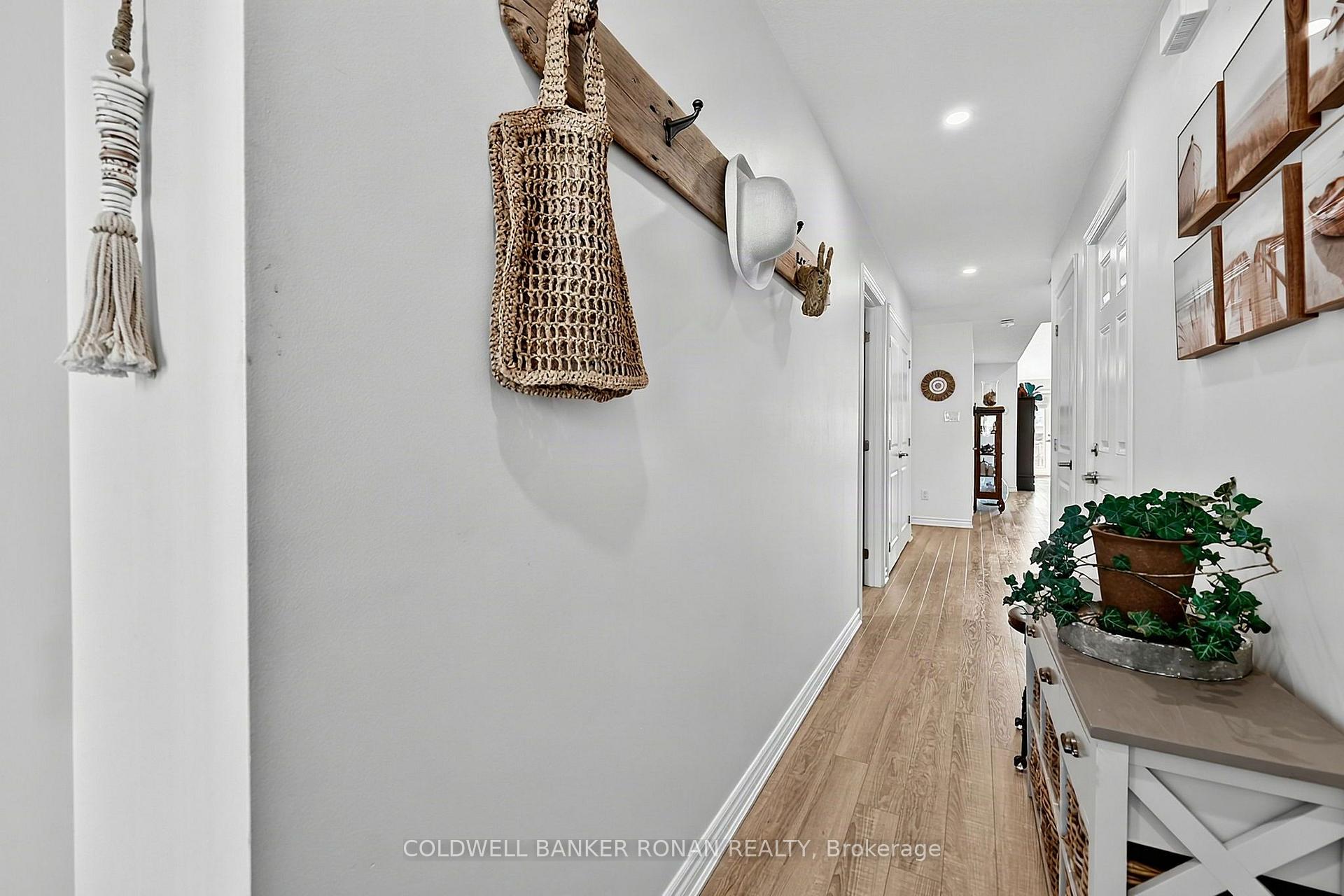 Photo 4 of 82 Ivy Crescent, Wasaga Beach — HOMEH