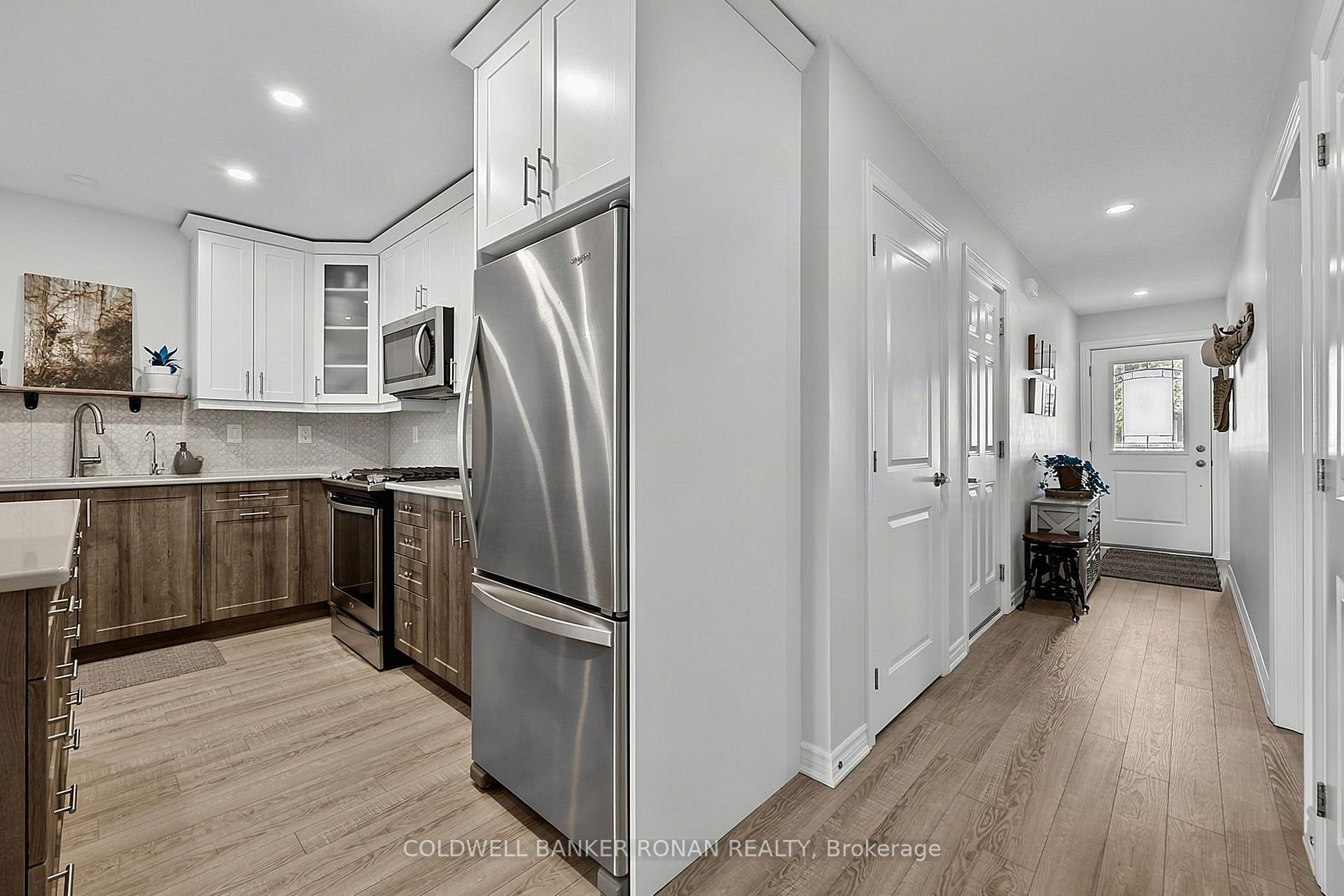 Photo 5 of 82 Ivy Crescent, Wasaga Beach — HOMEH