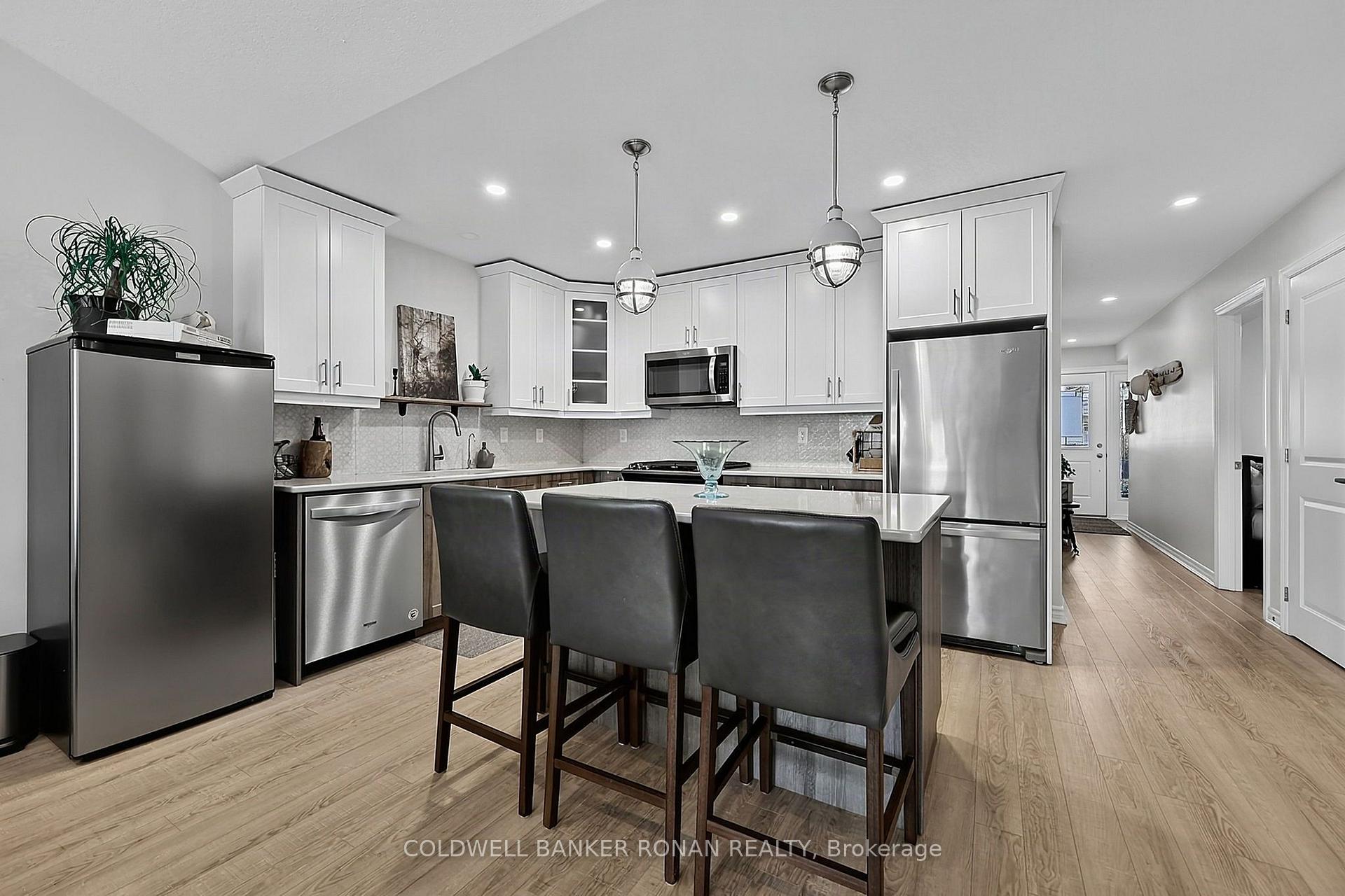Photo 7 of 82 Ivy Crescent, Wasaga Beach — HOMEH