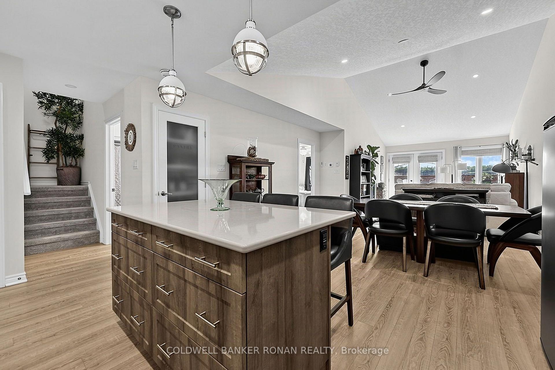 Photo 8 of 82 Ivy Crescent, Wasaga Beach — HOMEH