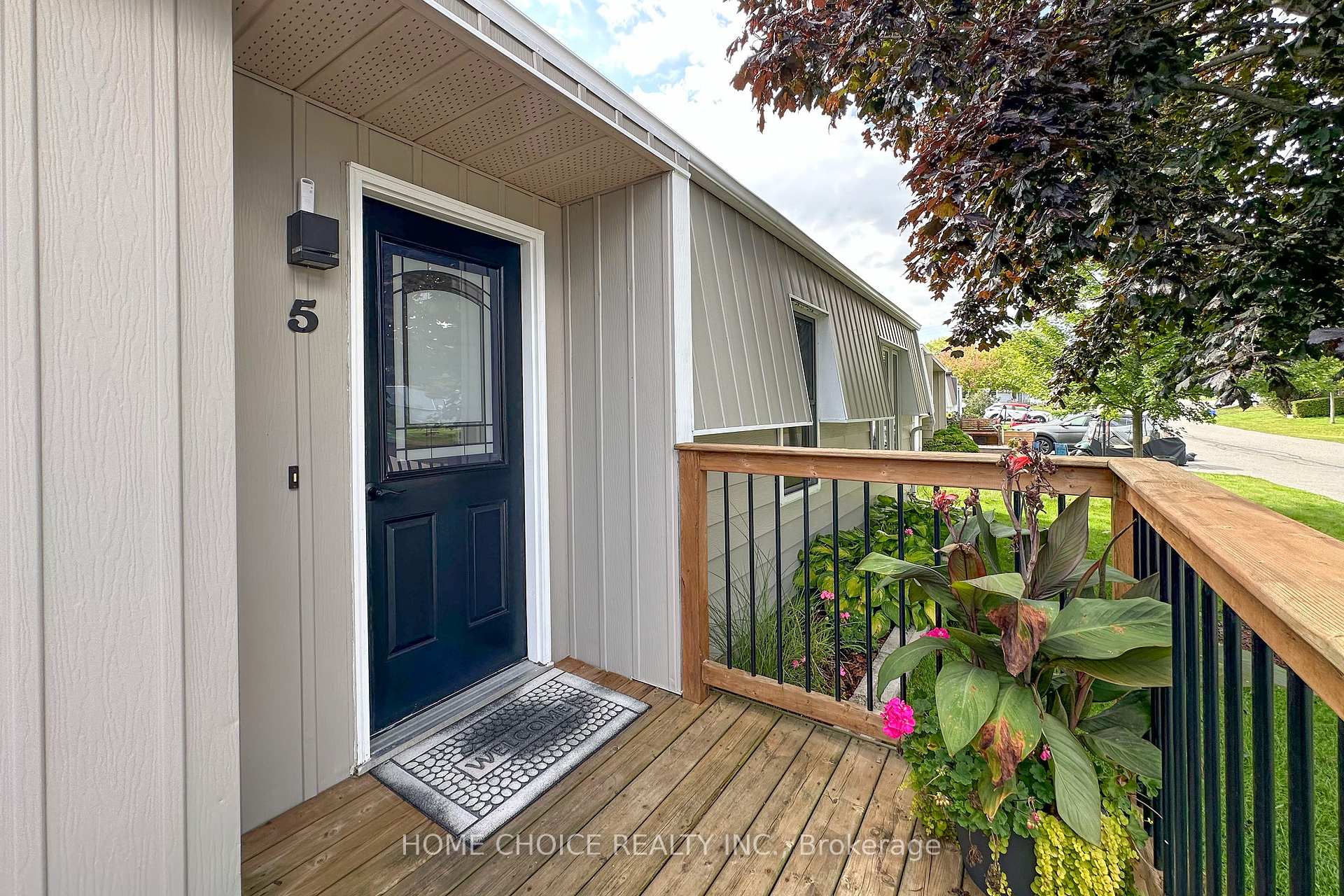 Photo 2 of 5 Driftwood Lane, Clarington, Newcastle — HOMEH