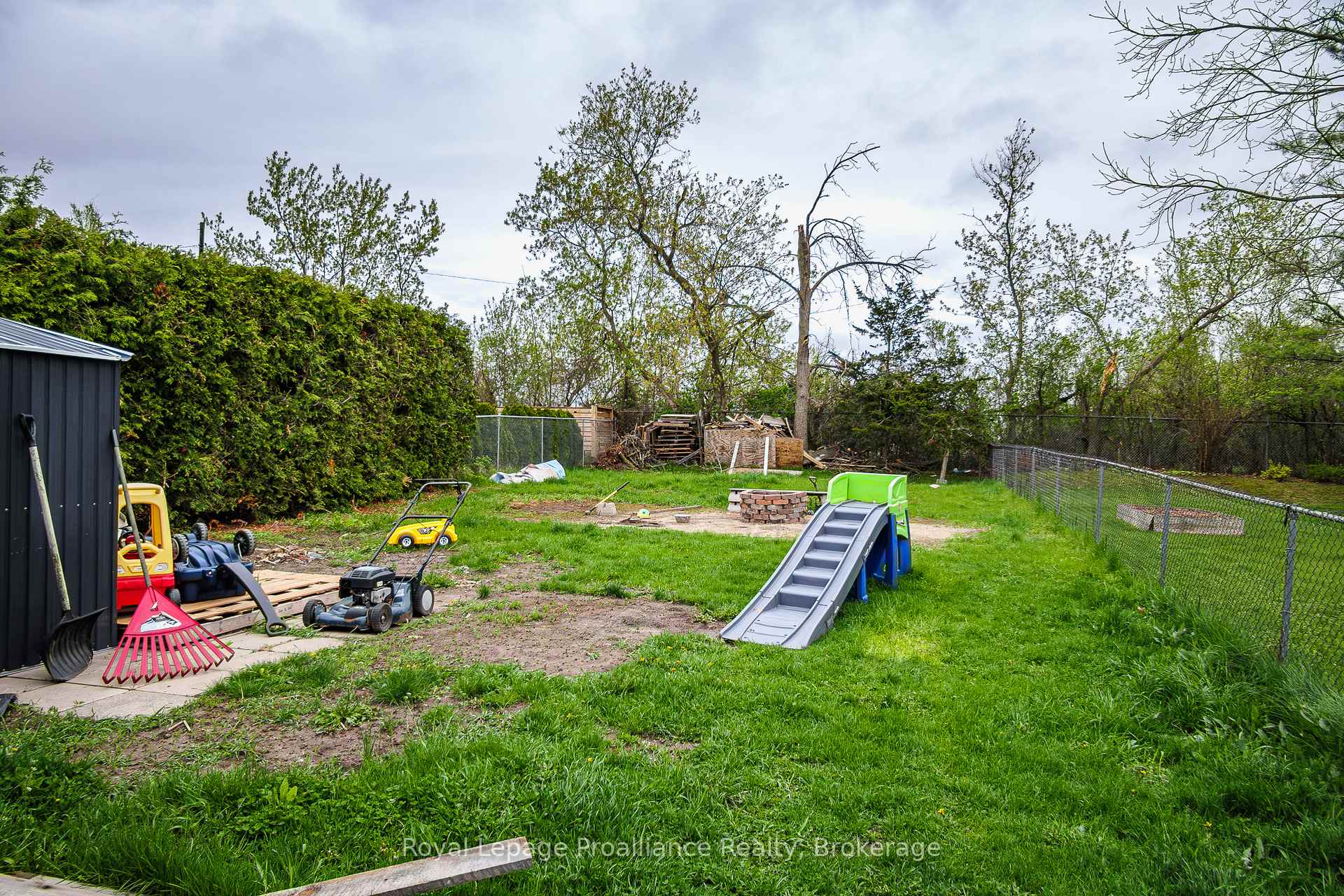 Photo 10 of 21 Pepper Avenue, Belleville, Belleville Ward — HOMEH