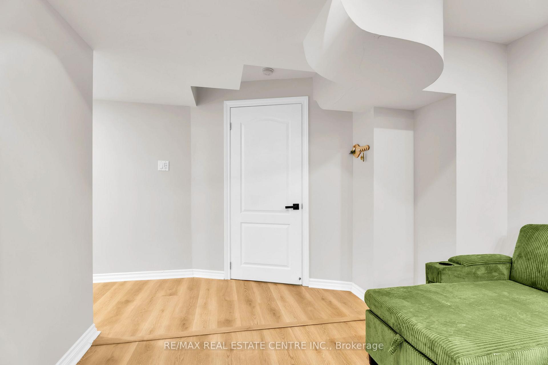 Photo 4 of 67 Ferdinand Avenue, Vaughan, Vellore Village — HOMEH