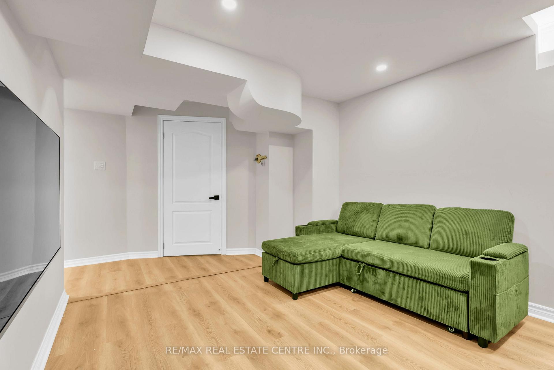 Photo 9 of 67 Ferdinand Avenue, Vaughan, Vellore Village — HOMEH