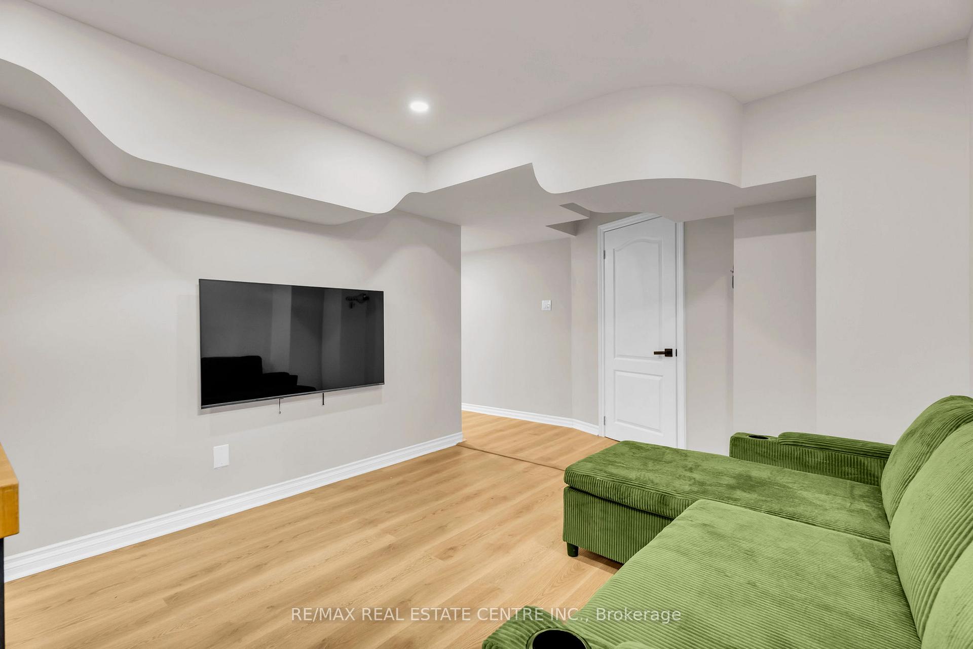 Photo 10 of 67 Ferdinand Avenue, Vaughan, Vellore Village — HOMEH