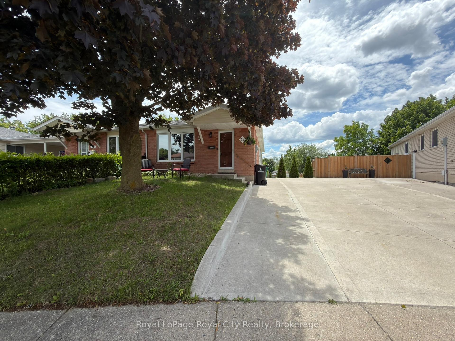 Photo 1 of 34 Nora Court, Cambridge, Silver Heights — HOMEH