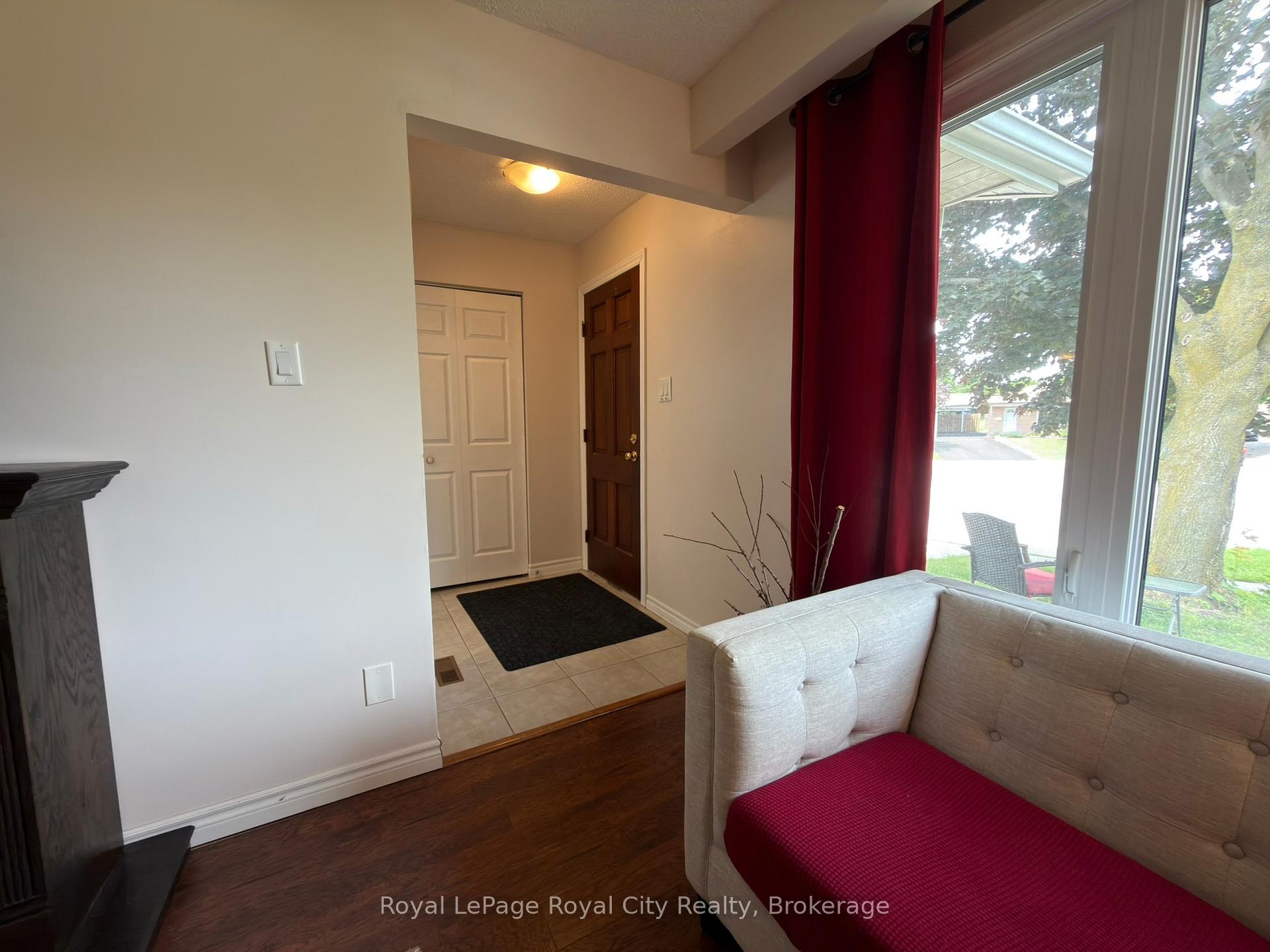 Photo 3 of 34 Nora Court, Cambridge, Silver Heights — HOMEH