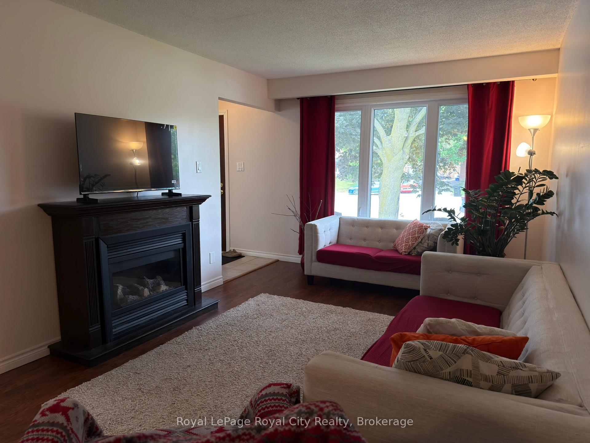 Photo 4 of 34 Nora Court, Cambridge, Silver Heights — HOMEH