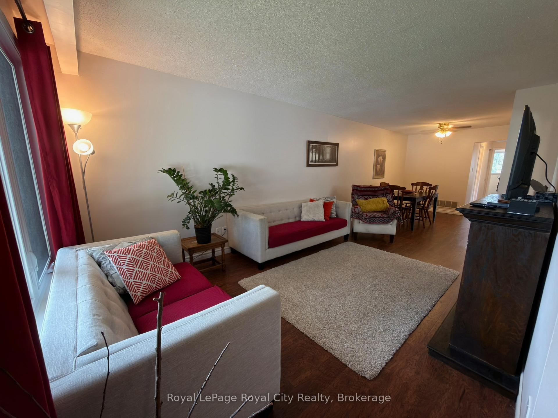 Photo 5 of 34 Nora Court, Cambridge, Silver Heights — HOMEH