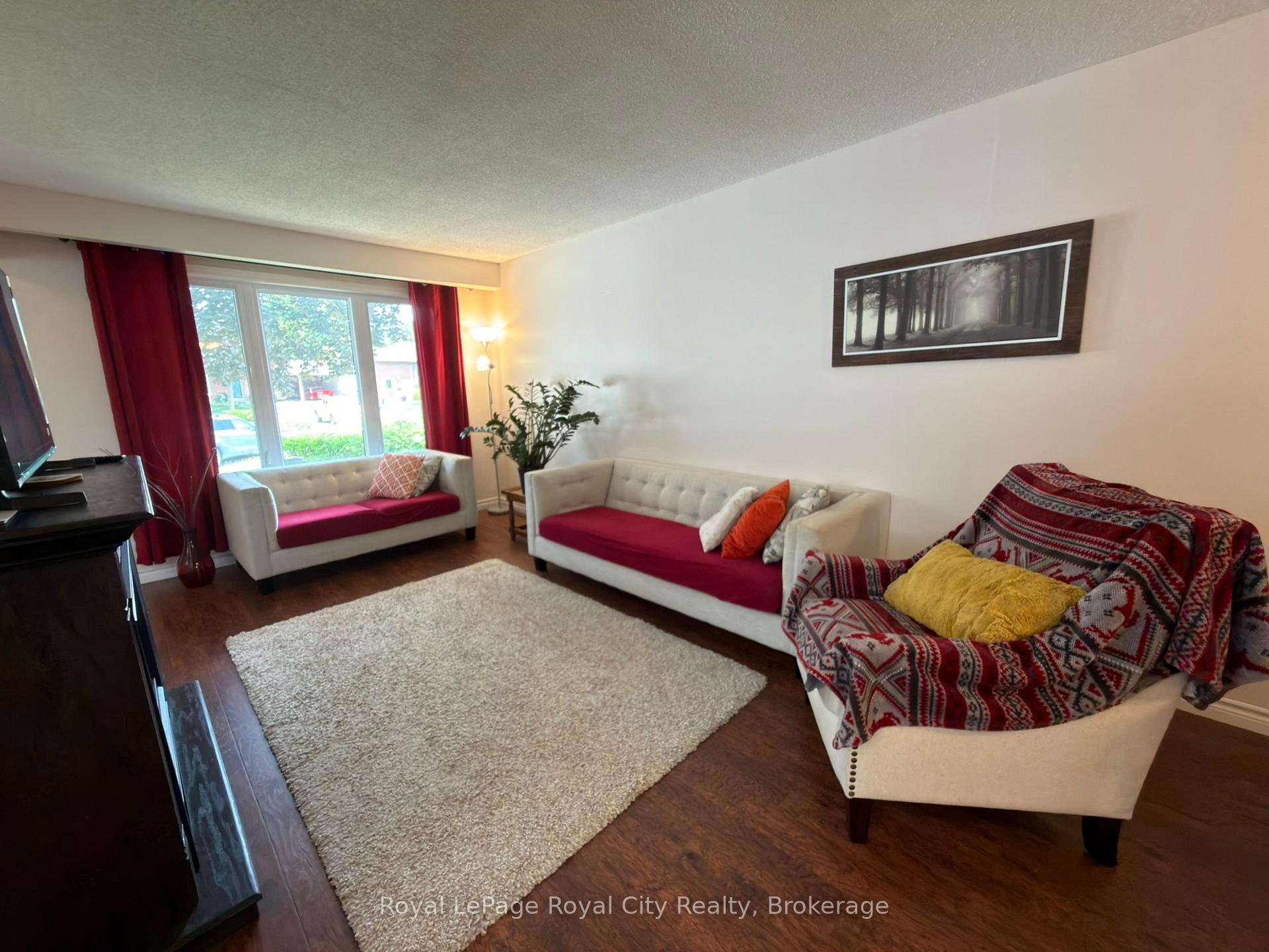 Photo 6 of 34 Nora Court, Cambridge, Silver Heights — HOMEH