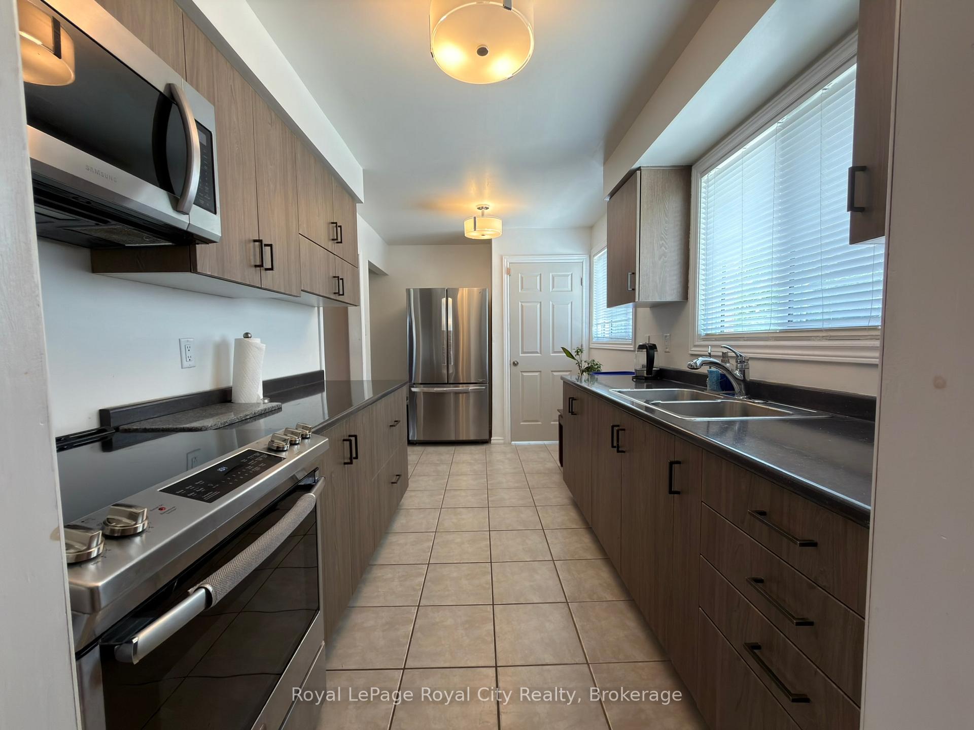 Photo 10 of 34 Nora Court, Cambridge, Silver Heights — HOMEH