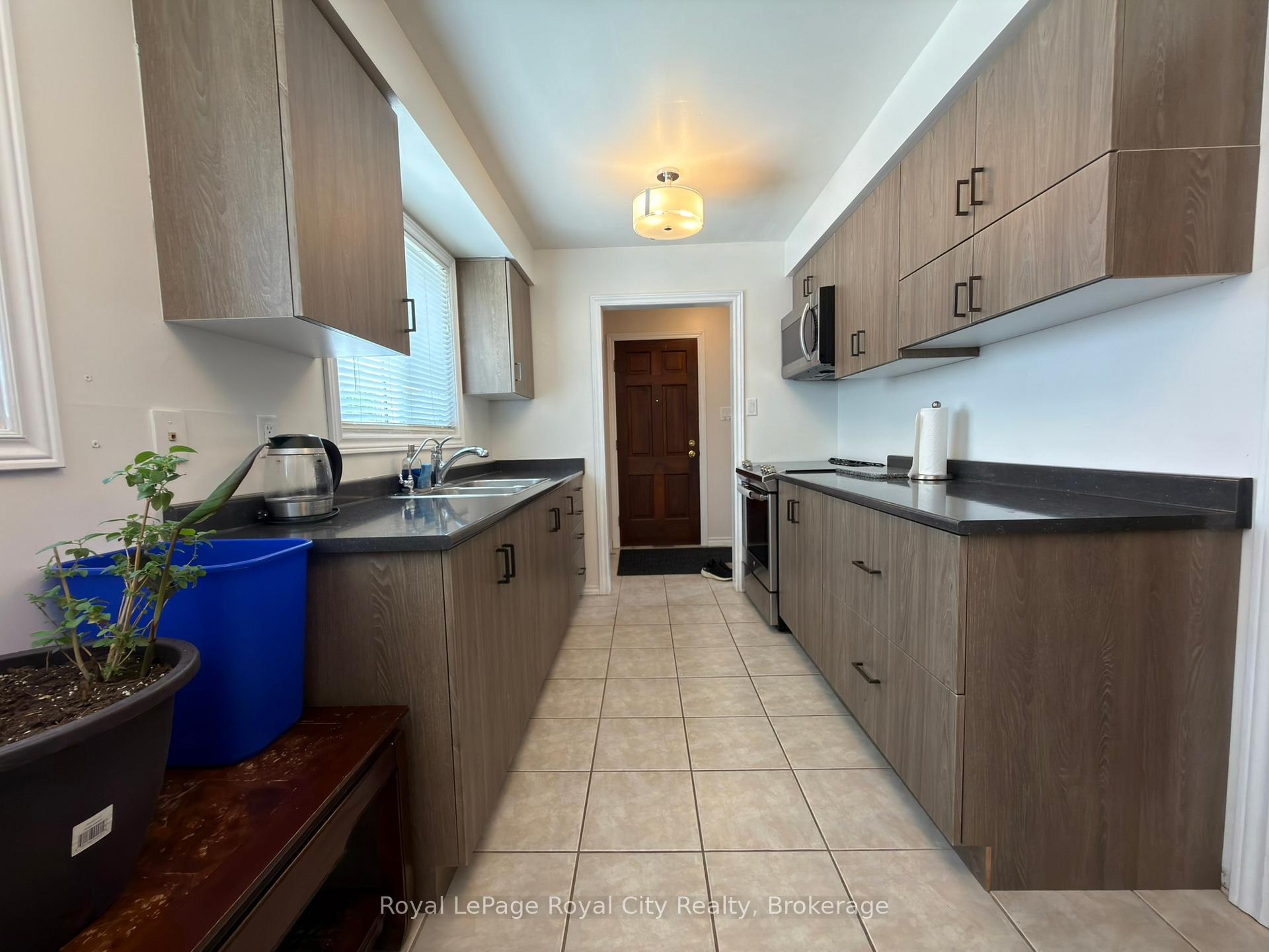 Photo 11 of 34 Nora Court, Cambridge, Silver Heights — HOMEH