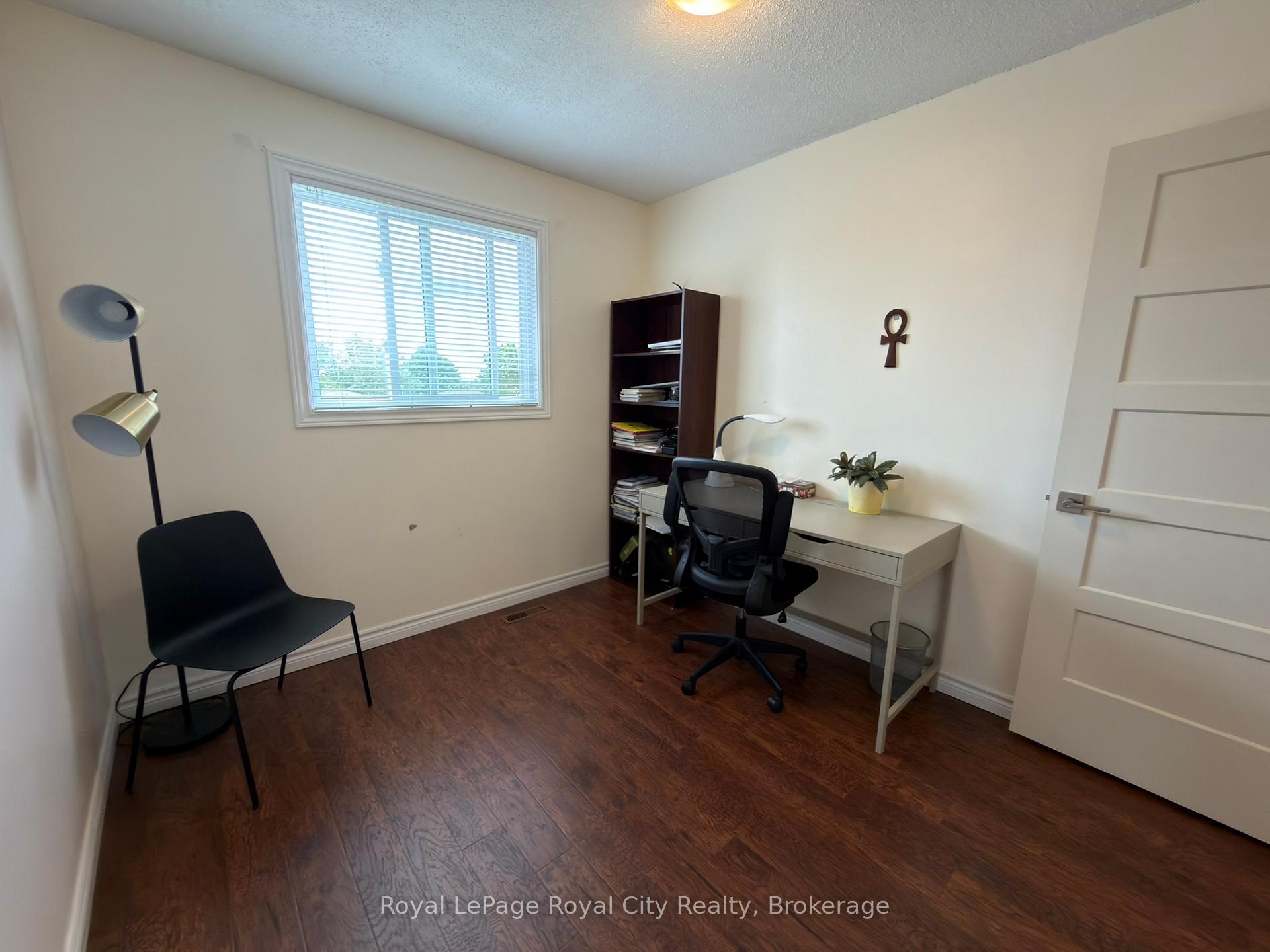 Photo 12 of 34 Nora Court, Cambridge, Silver Heights — HOMEH