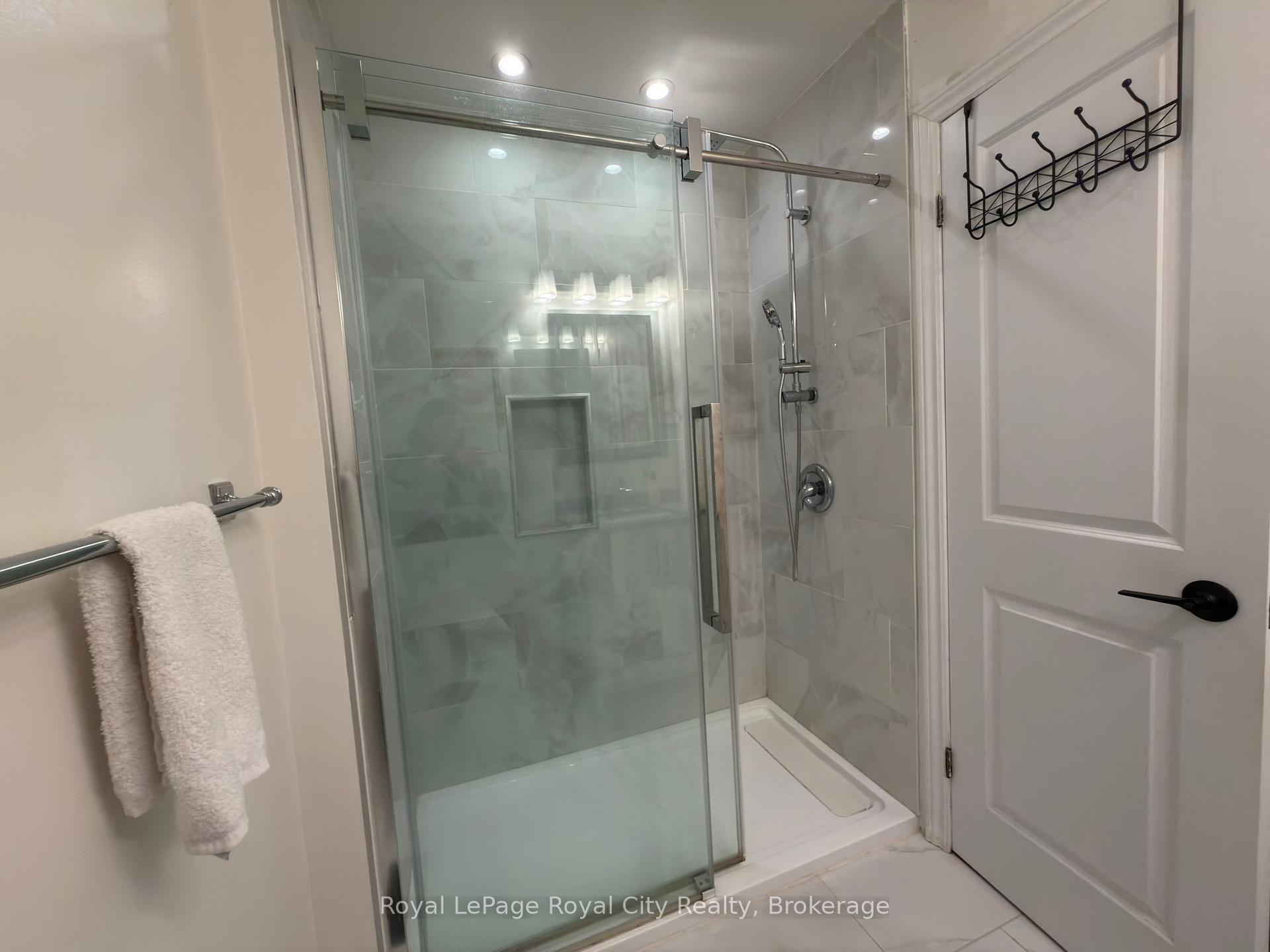 Photo 14 of 34 Nora Court, Cambridge, Silver Heights — HOMEH