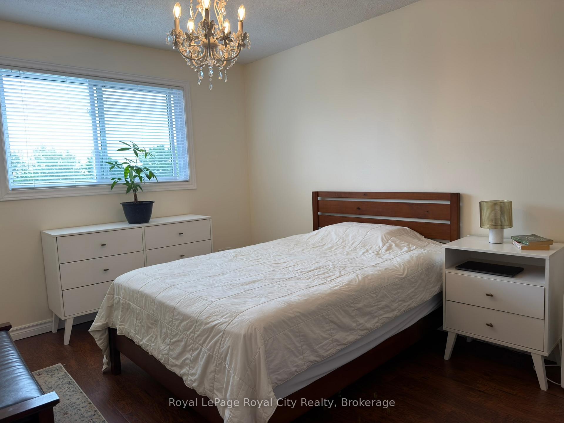 Photo 16 of 34 Nora Court, Cambridge, Silver Heights — HOMEH