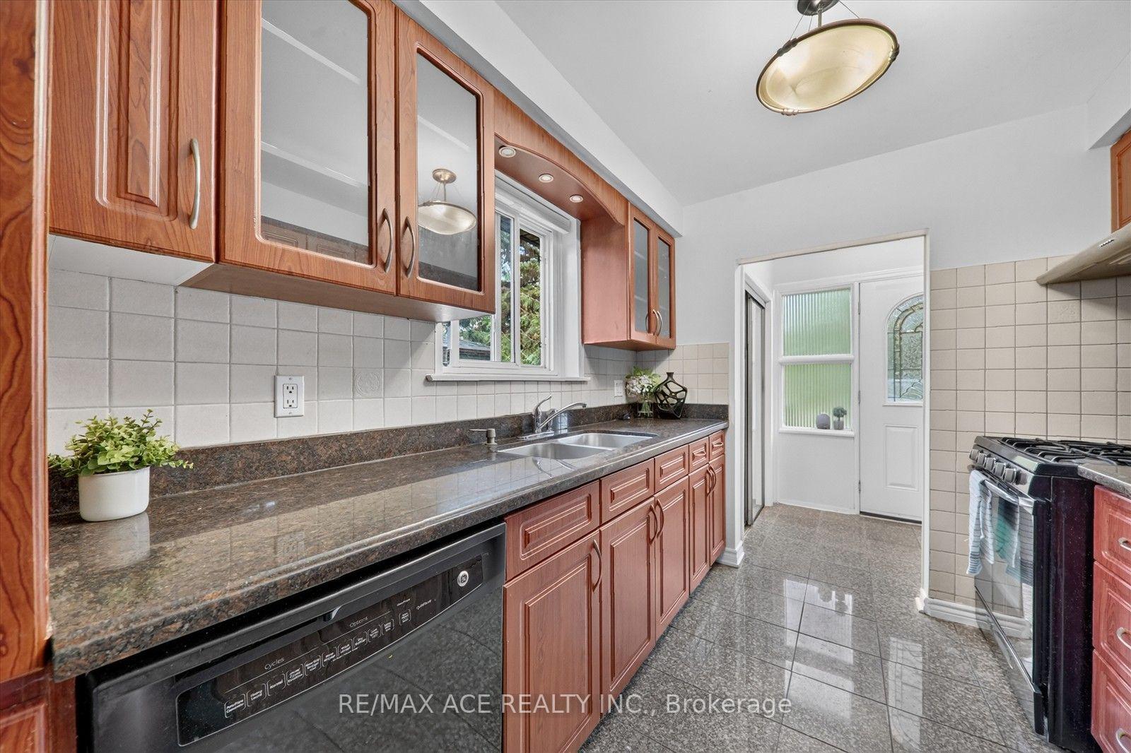 Photo 14 of 100 Merkley Square, Scarborough, Morningside — HOMEH