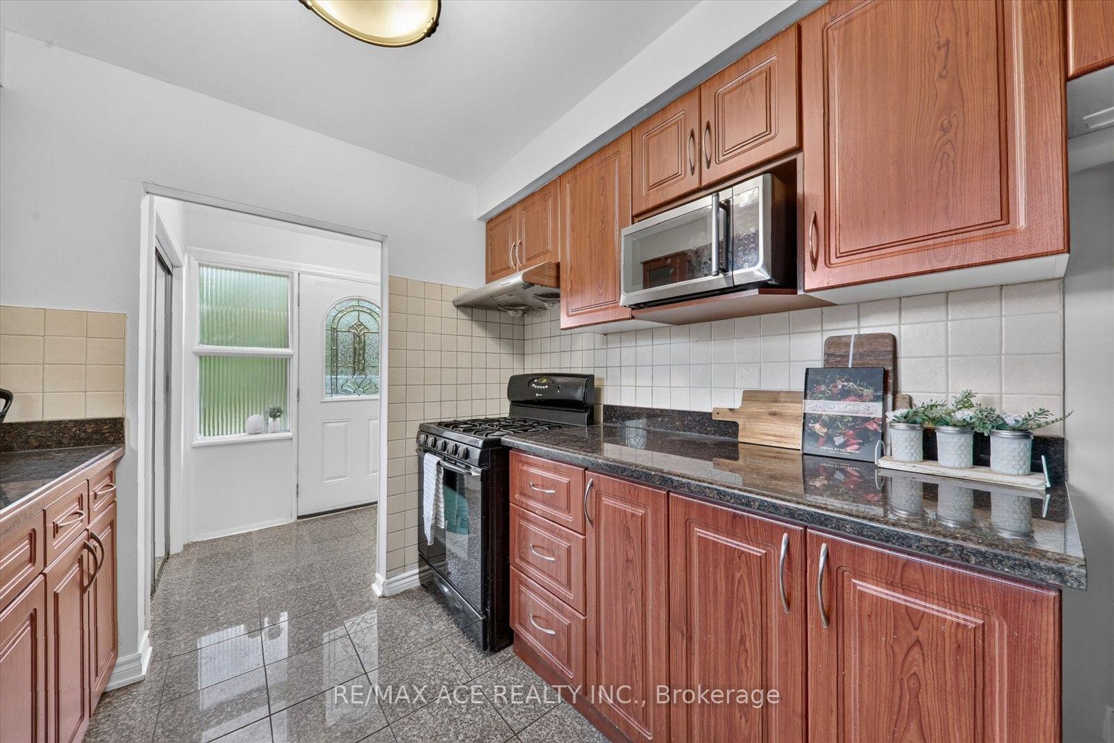 Photo 15 of 100 Merkley Square, Scarborough, Morningside — HOMEH