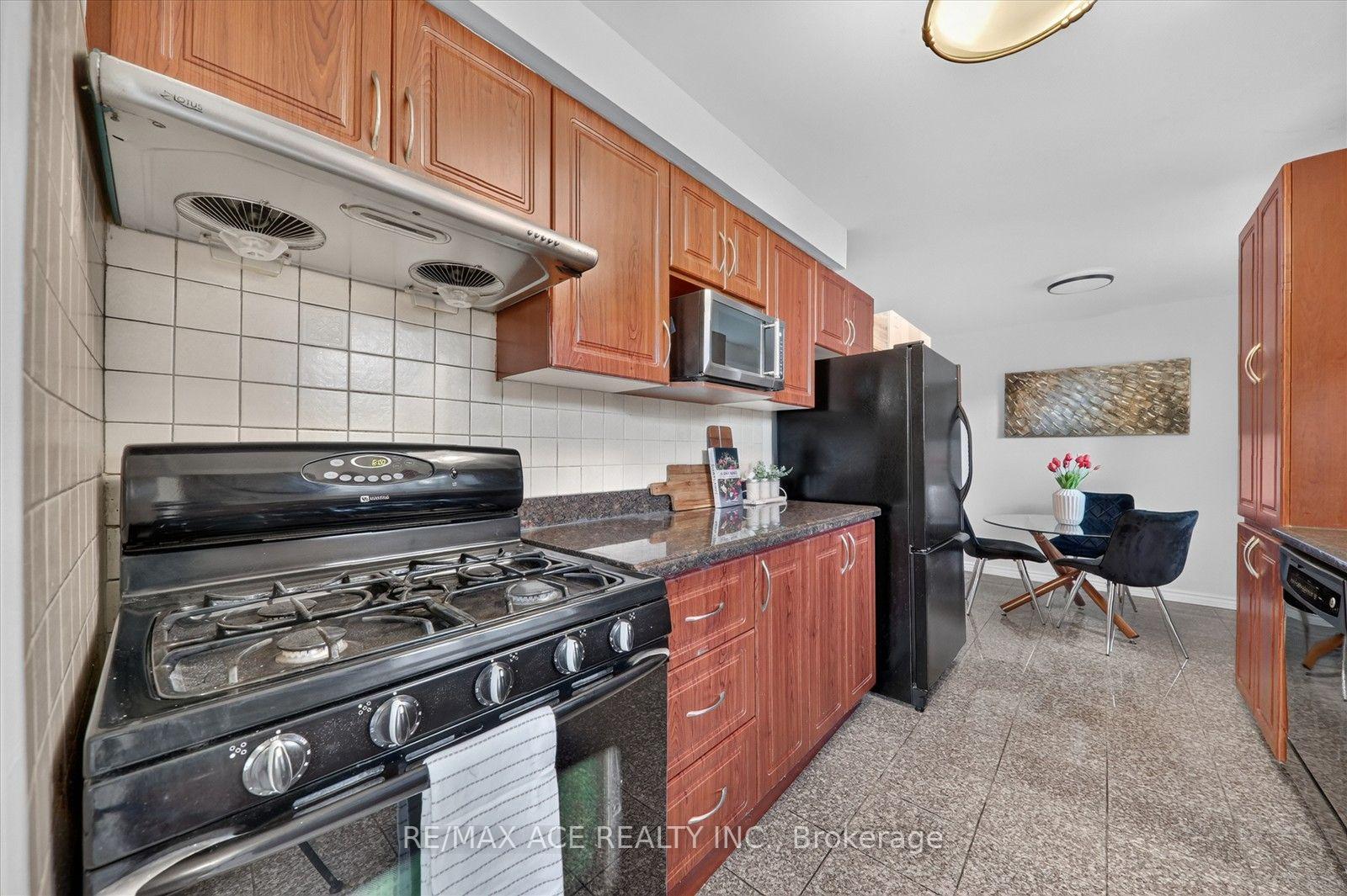 Photo 16 of 100 Merkley Square, Scarborough, Morningside — HOMEH
