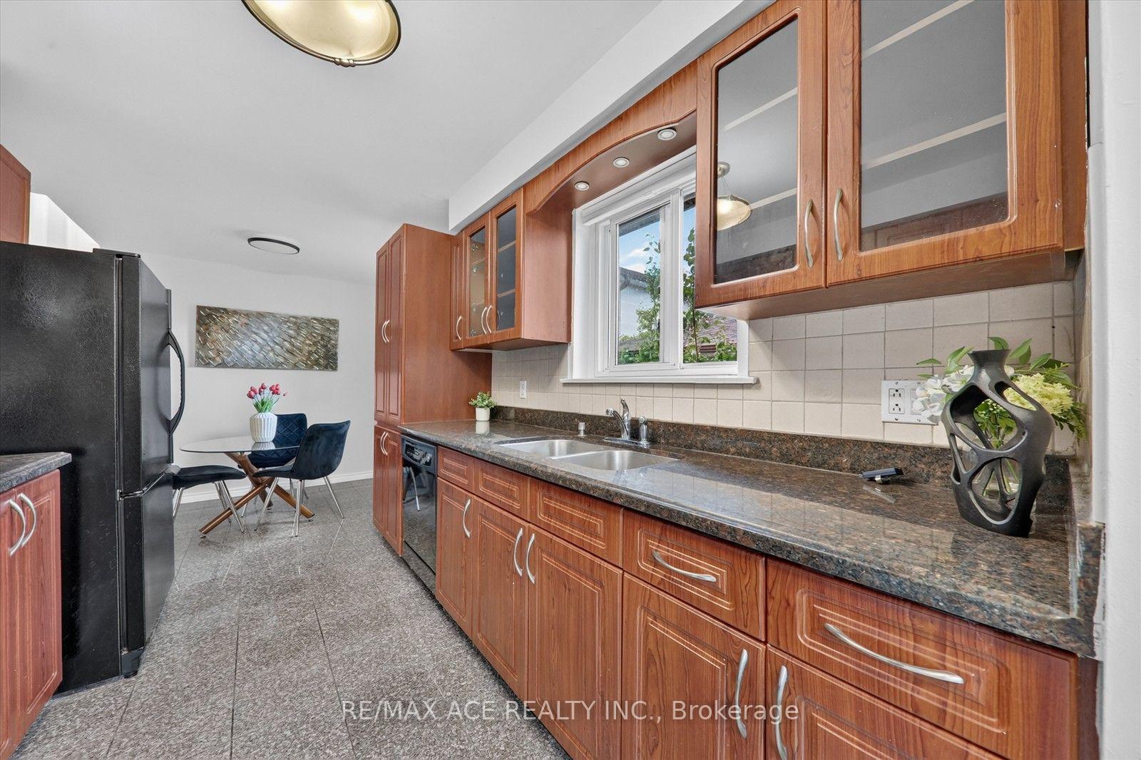 Photo 17 of 100 Merkley Square, Scarborough, Morningside — HOMEH
