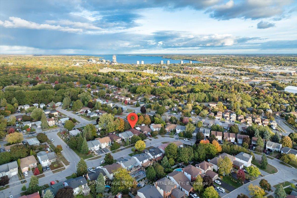 Photo 3 of Unit Upper, 118 Shakespeare Crescent, Barrie, Letitia Heights — HOMEH