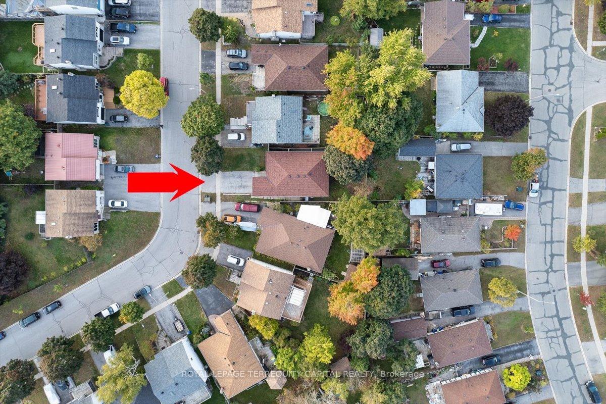 Photo 4 of Unit Upper, 118 Shakespeare Crescent, Barrie, Letitia Heights — HOMEH
