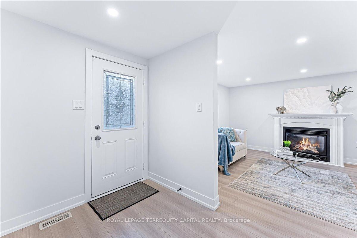 Photo 7 of Unit Upper, 118 Shakespeare Crescent, Barrie, Letitia Heights — HOMEH