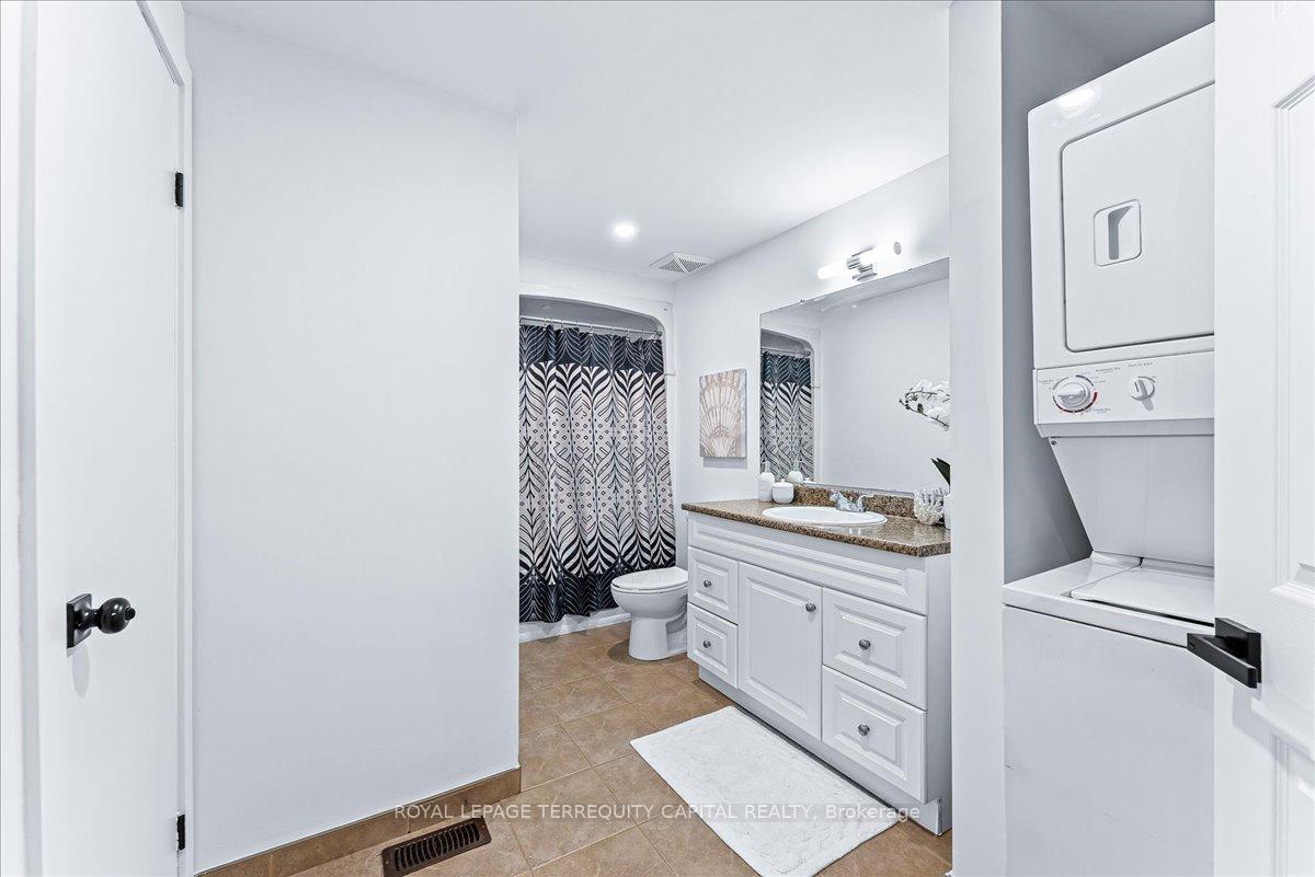 Photo 19 of Unit Upper, 118 Shakespeare Crescent, Barrie, Letitia Heights — HOMEH