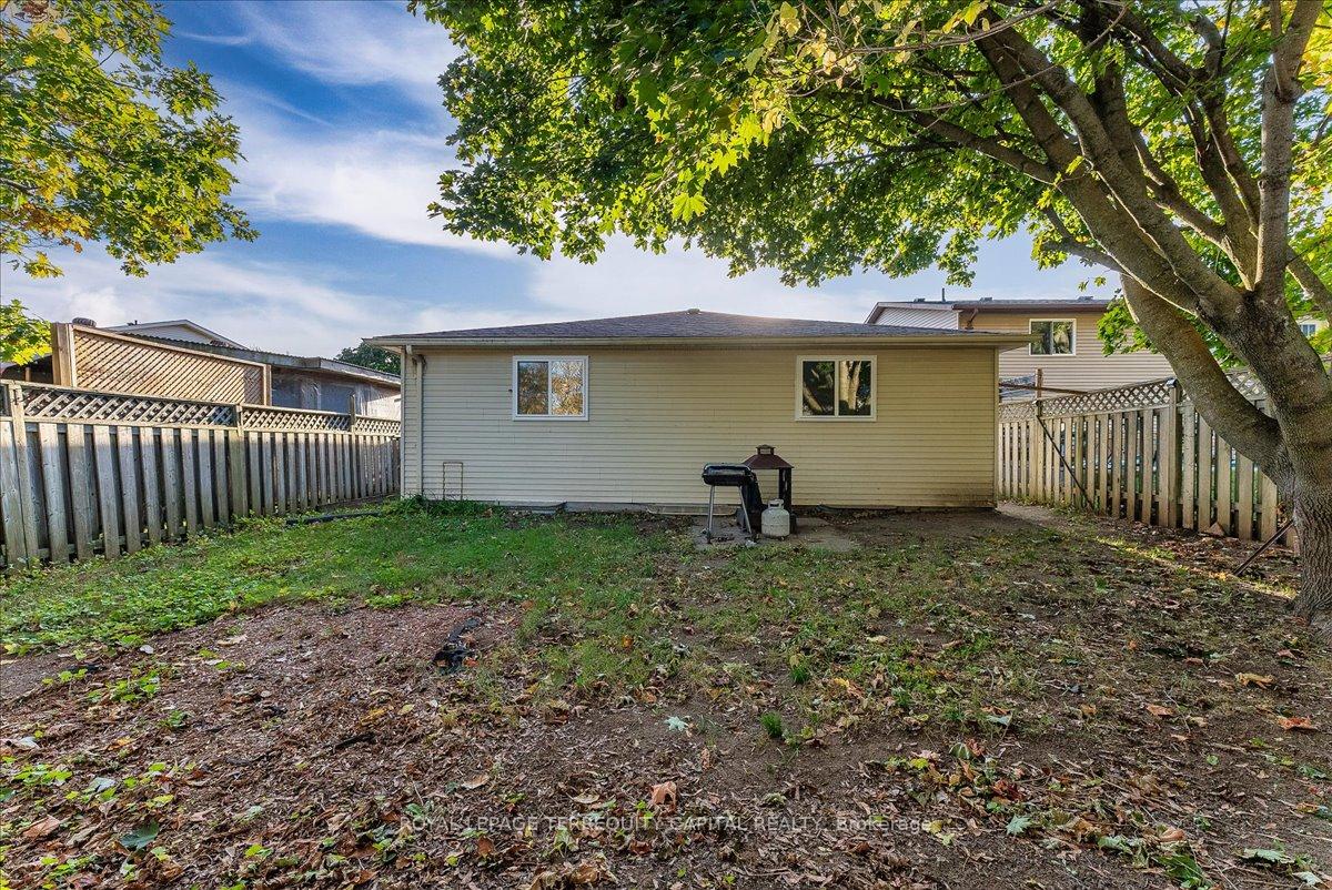 Photo 33 of Unit Upper, 118 Shakespeare Crescent, Barrie, Letitia Heights — HOMEH