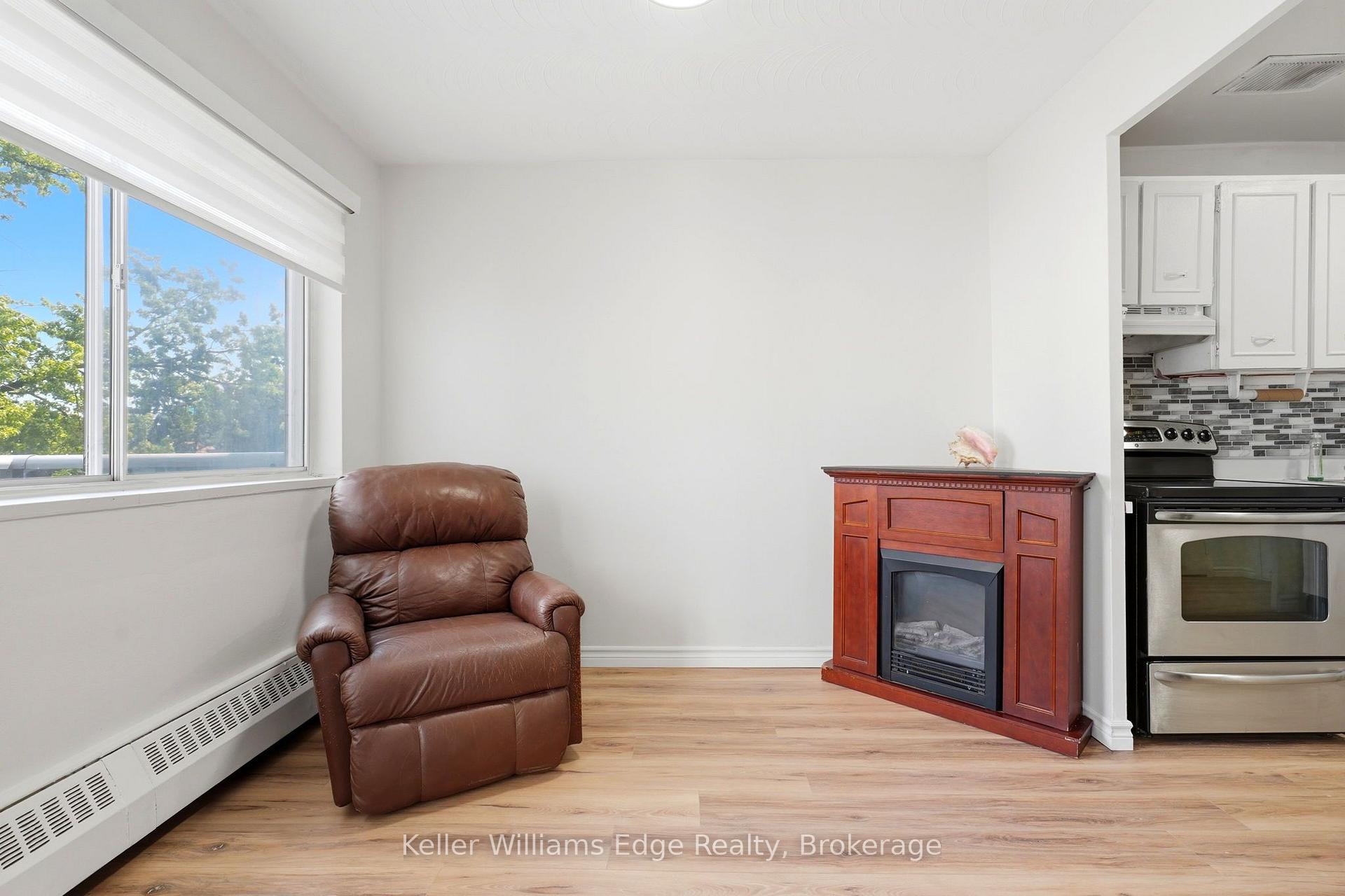 Photo 3 of 785 Browns Line, Etobicoke, Alderwood — HOMEH