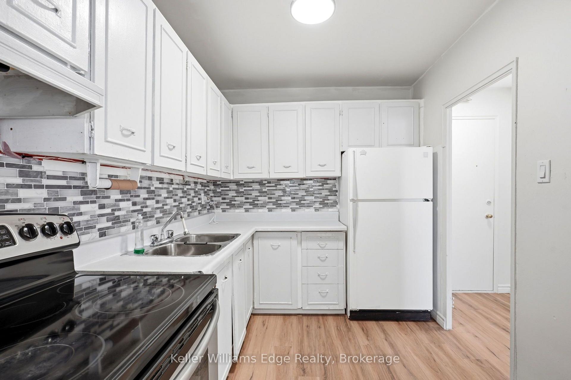 Photo 4 of 785 Browns Line, Etobicoke, Alderwood — HOMEH