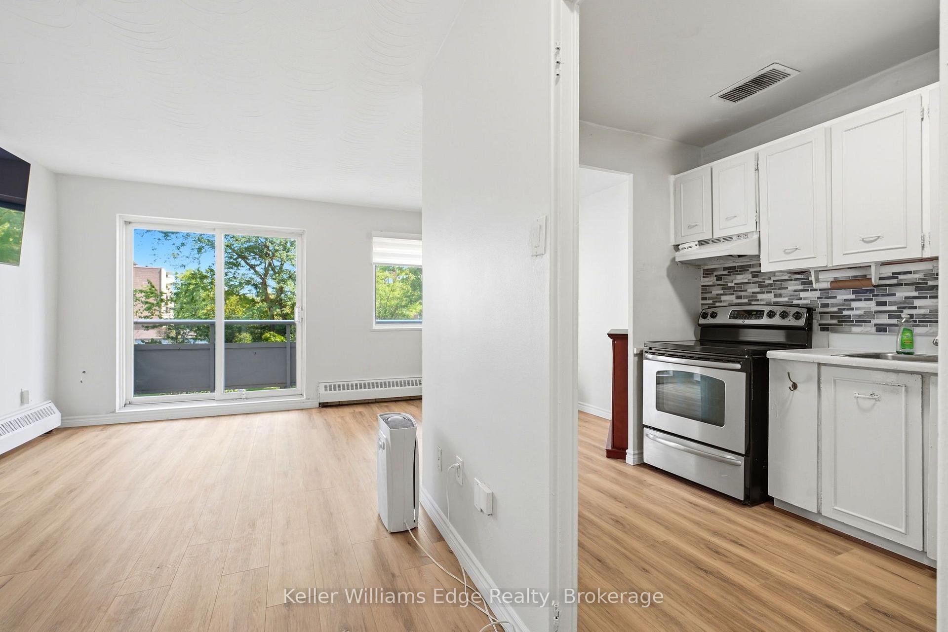 Photo 5 of 785 Browns Line, Etobicoke, Alderwood — HOMEH