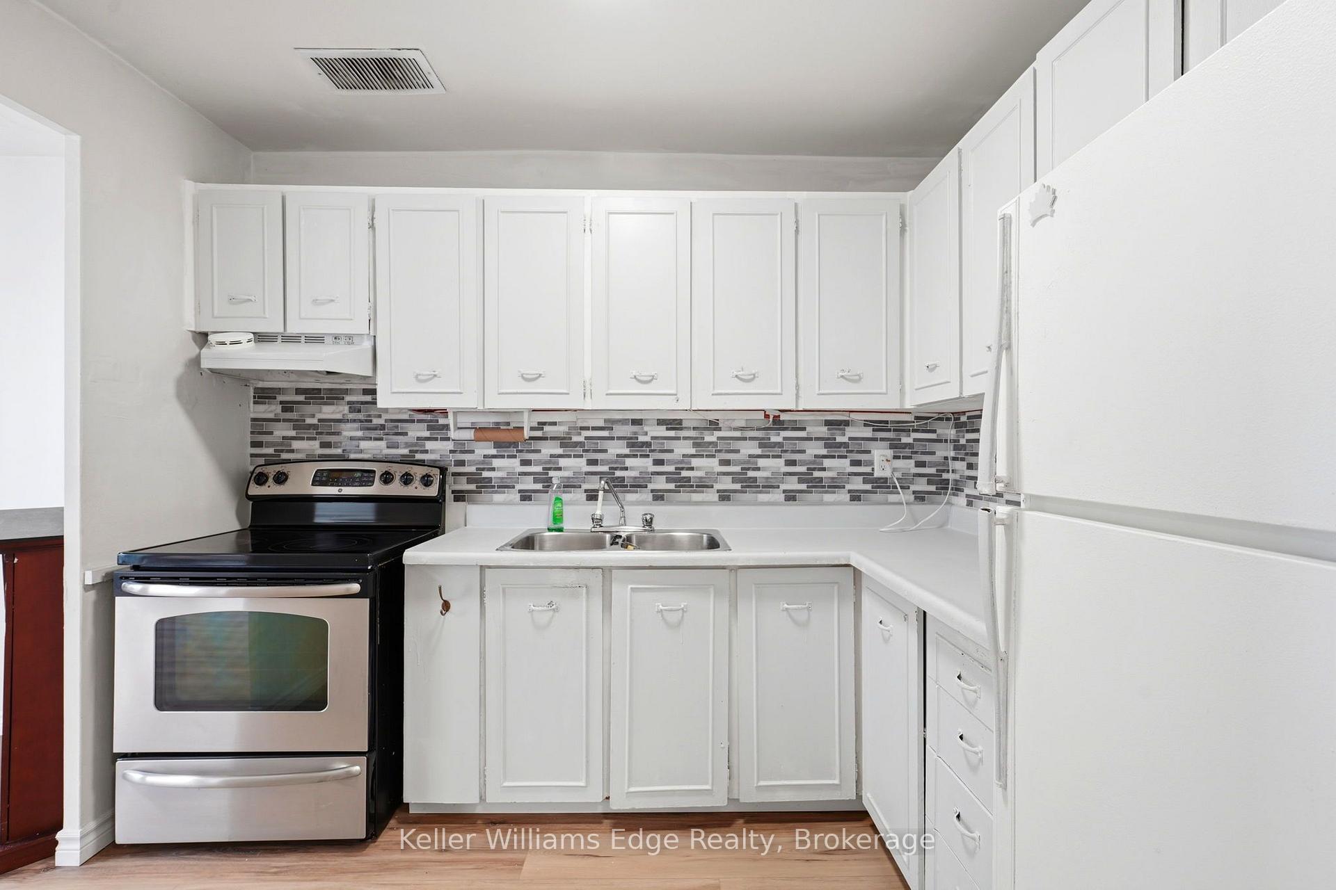 Photo 6 of 785 Browns Line, Etobicoke, Alderwood — HOMEH