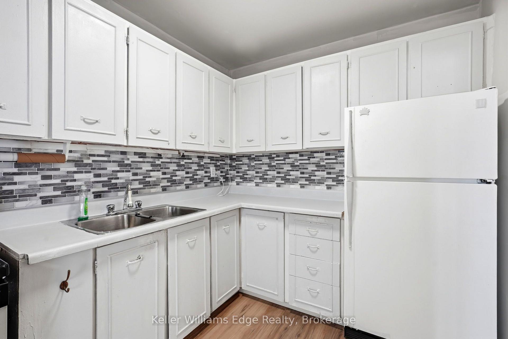 Photo 7 of 785 Browns Line, Etobicoke, Alderwood — HOMEH