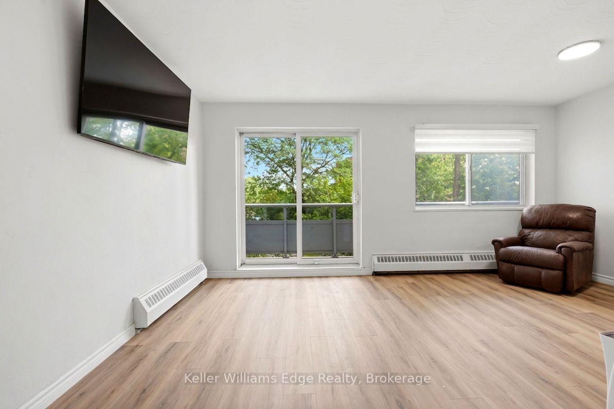 Photo 9 of 785 Browns Line, Etobicoke, Alderwood — HOMEH