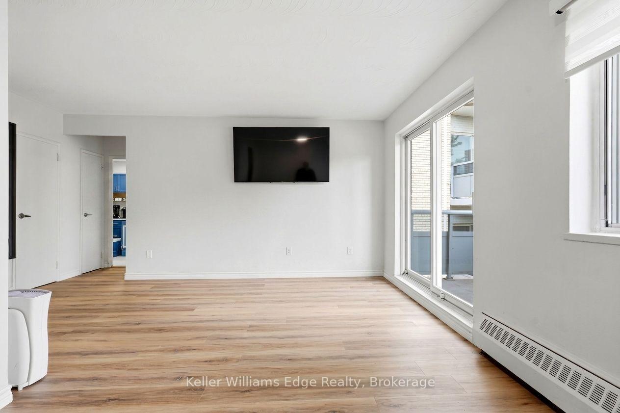 Photo 10 of 785 Browns Line, Etobicoke, Alderwood — HOMEH