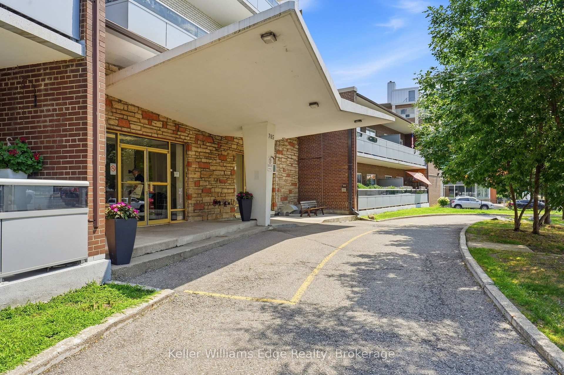 Photo 23 of 785 Browns Line, Etobicoke, Alderwood — HOMEH