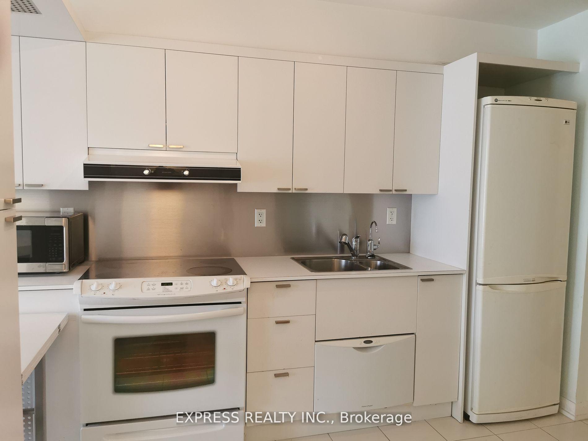 Photo 1 of Unit 930, 111 Elizabeth Street, Toronto, Bay Street Corridor — HOMEH