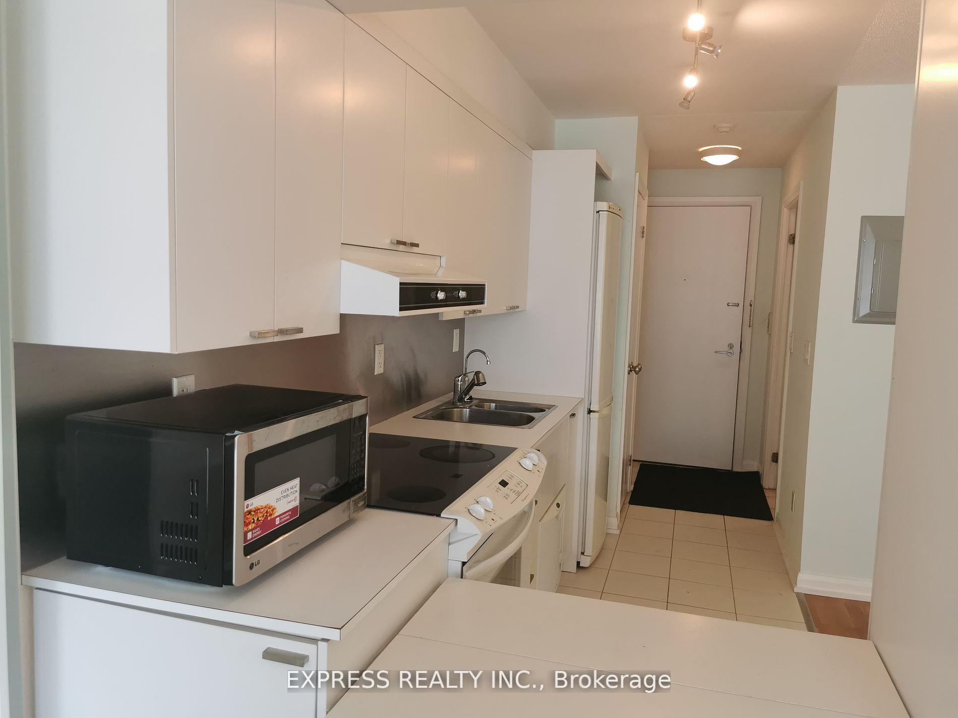 Photo 2 of Unit 930, 111 Elizabeth Street, Toronto, Bay Street Corridor — HOMEH
