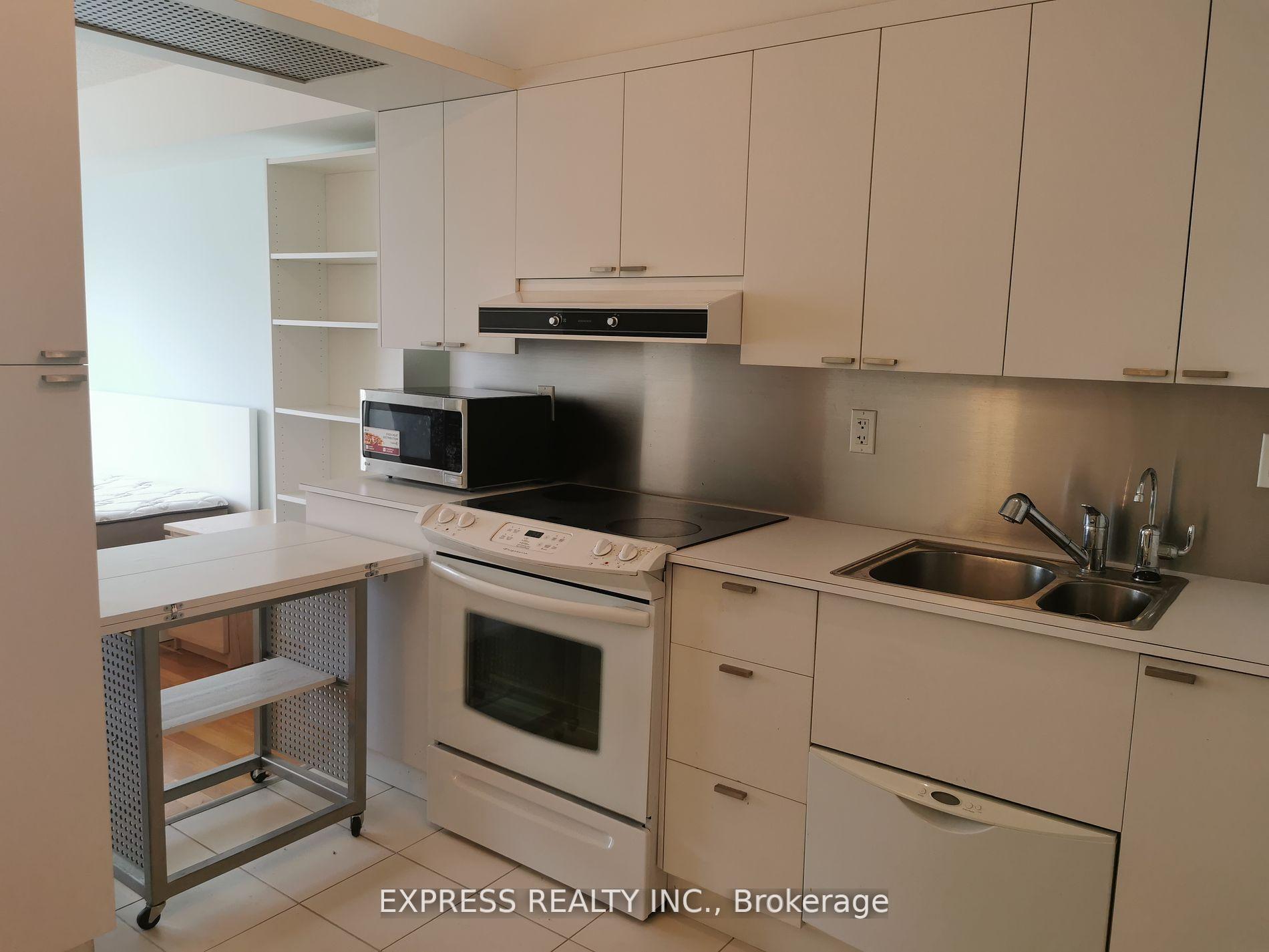 Photo 3 of Unit 930, 111 Elizabeth Street, Toronto, Bay Street Corridor — HOMEH