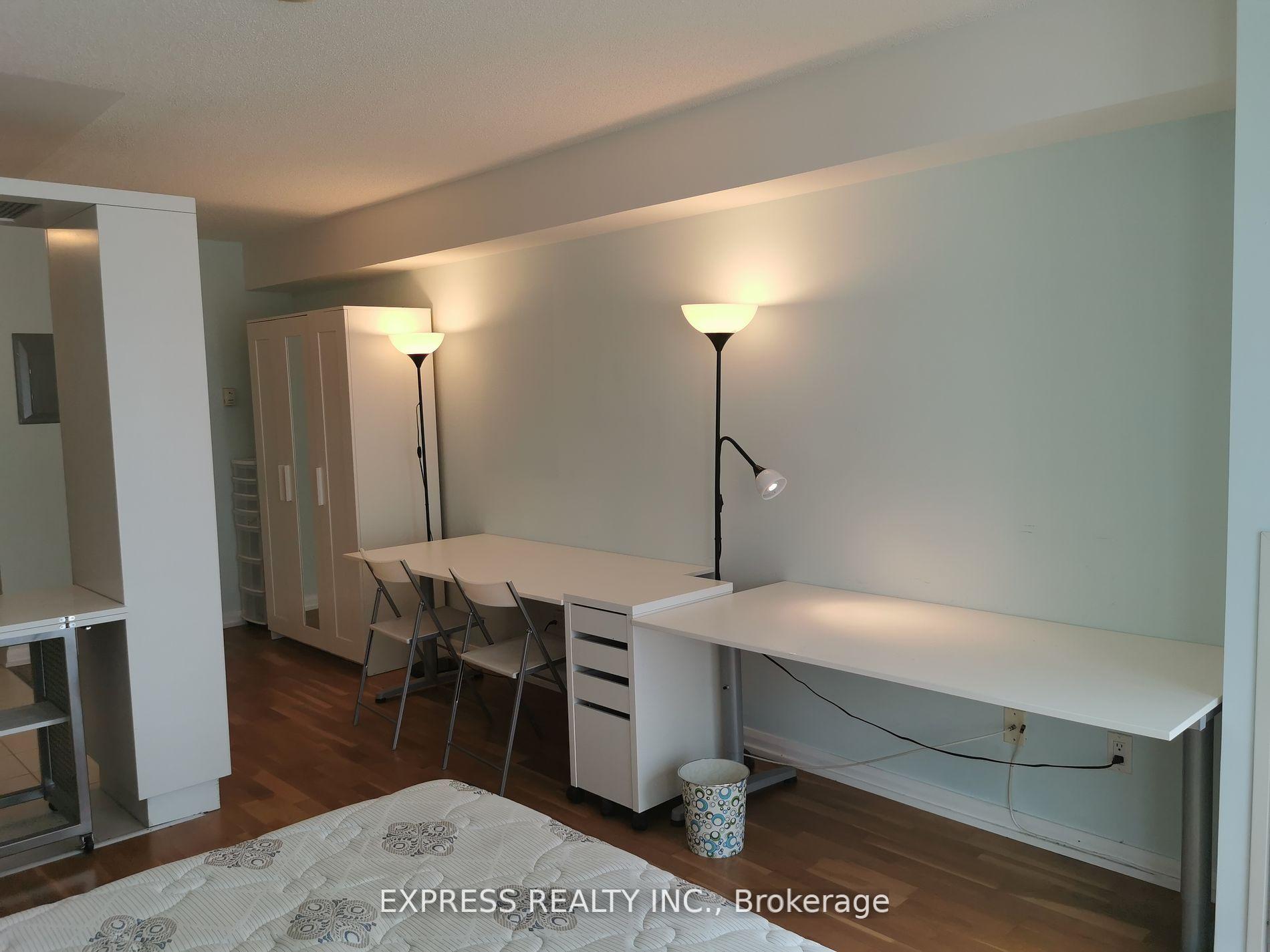 Photo 4 of Unit 930, 111 Elizabeth Street, Toronto, Bay Street Corridor — HOMEH